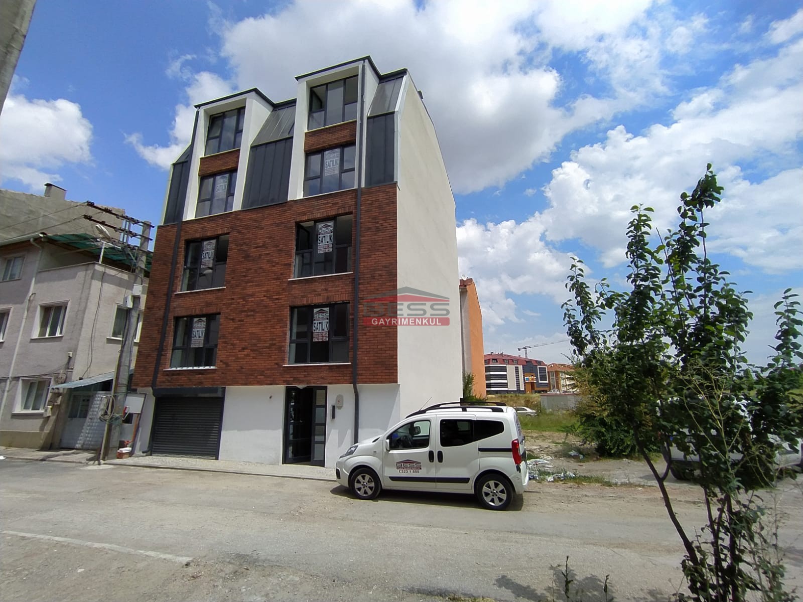 BESS�DEN ACIBADEM HASTANESİ YAKINI SATILIK KOMPLE BİNA Bess Emlak