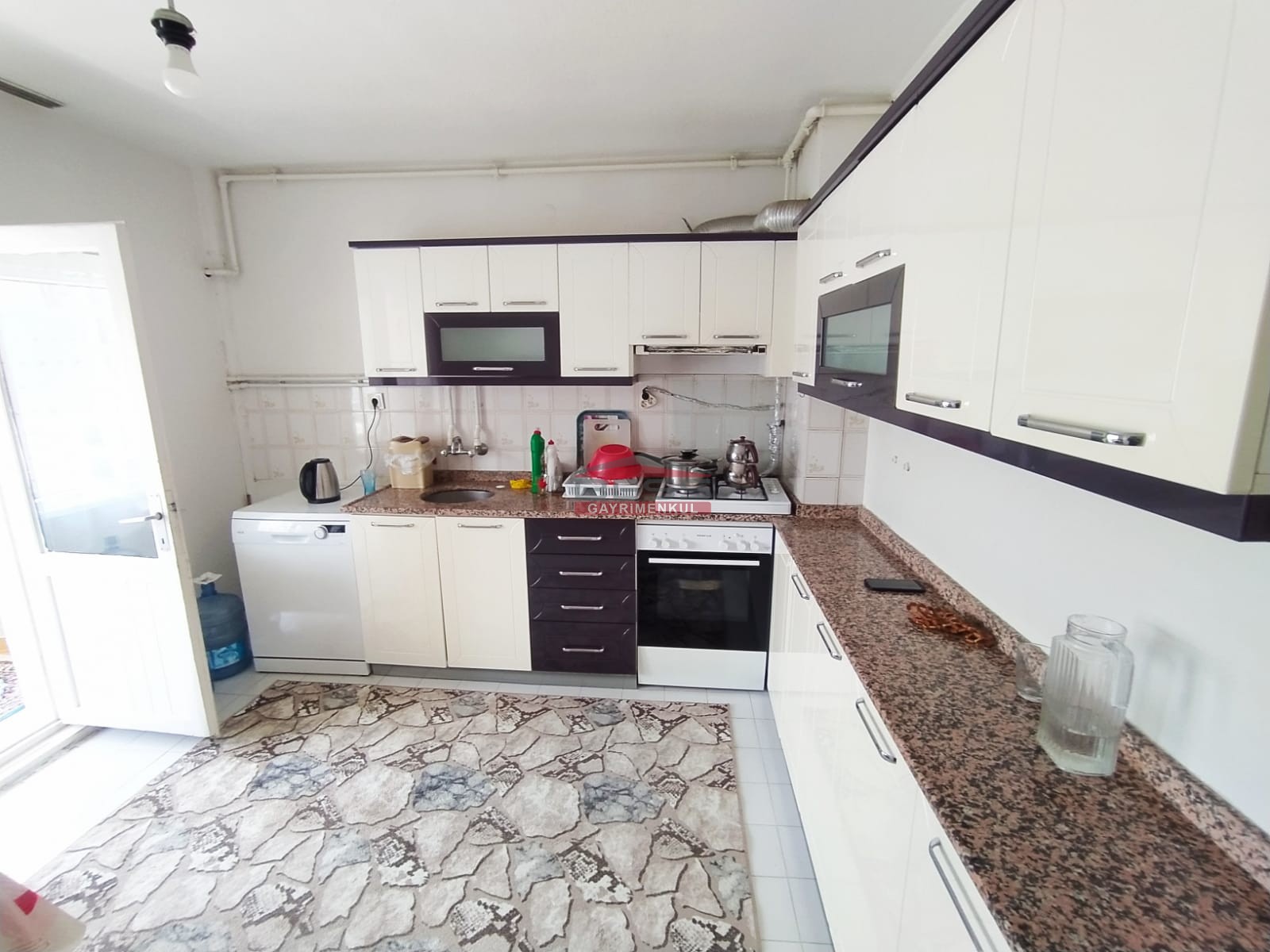 Bess | BESS'DEN ZİYAPAŞA CADDESİ PARALELİNDE MERKEZDE SATILIK 3+1 DAİRE