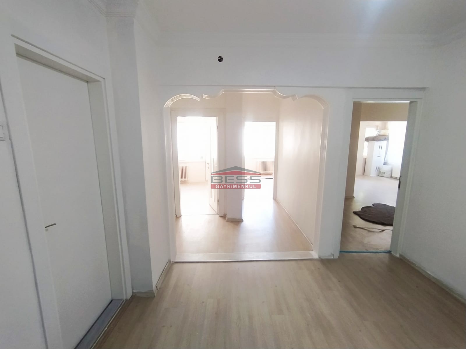 Bess | BESS'DEN DELİKLİTAŞ CADDESİNDE SATILIK 2+1 DAİRE