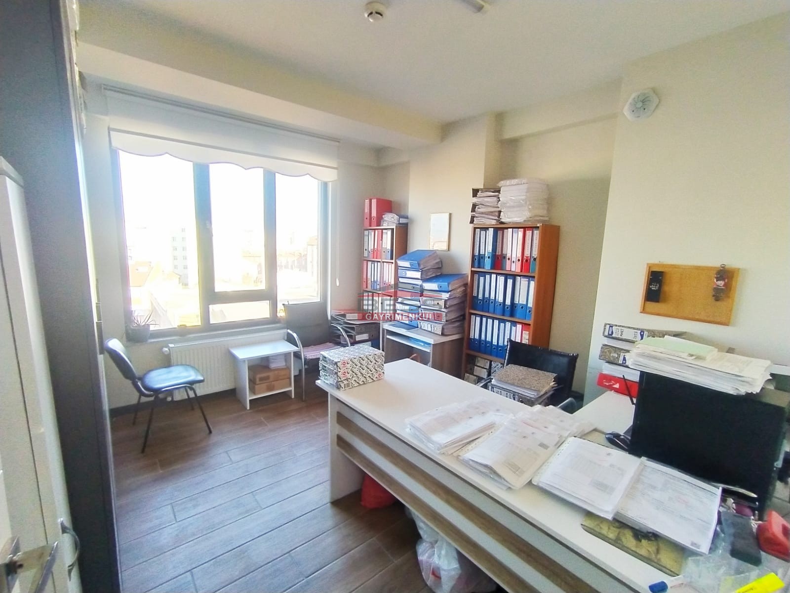 Bess | BESS'DEN SAKARYA 1 CAD. ÜZERİ ( ARAÇ TAKASLI ) SATILIK BÜRO-OFİS