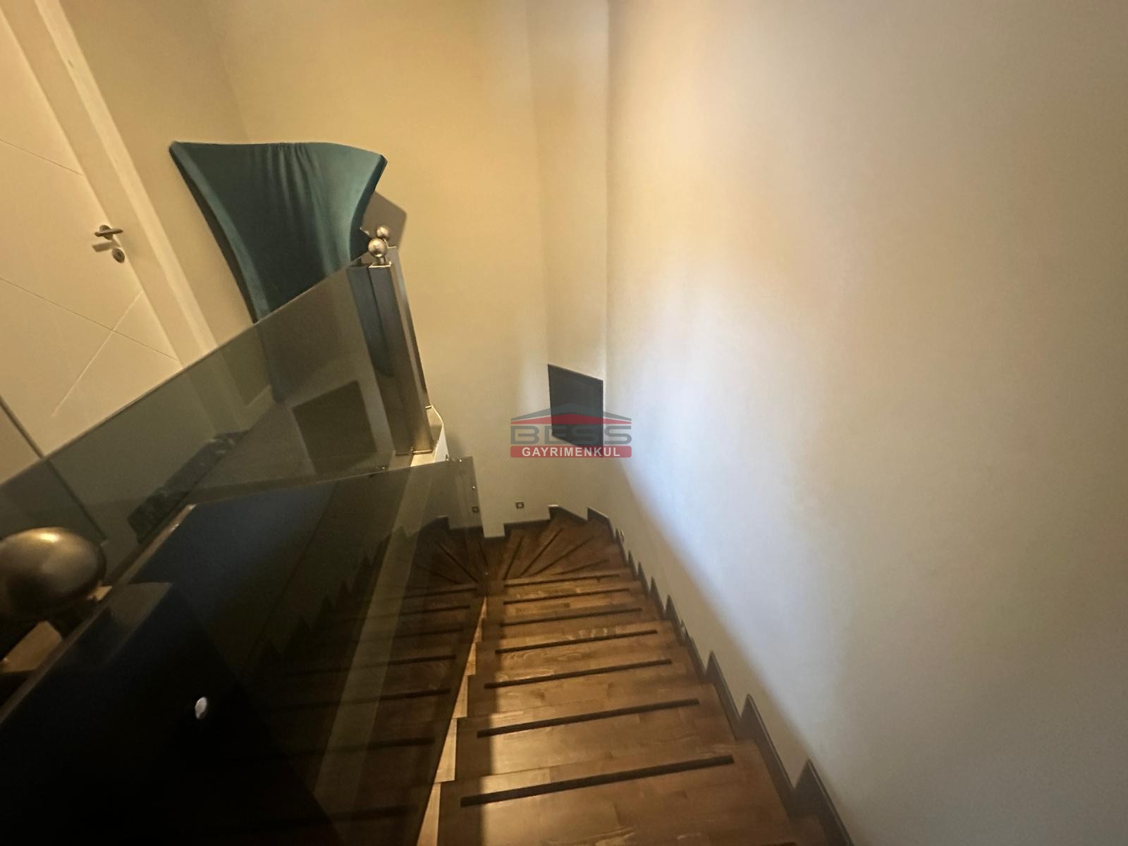 Bess | BESS'DEN A.SÖĞÜTÖNÜ MAH. SİTE İÇERİSİ SATILIK TRİPLEKS 4+1 VİLLA