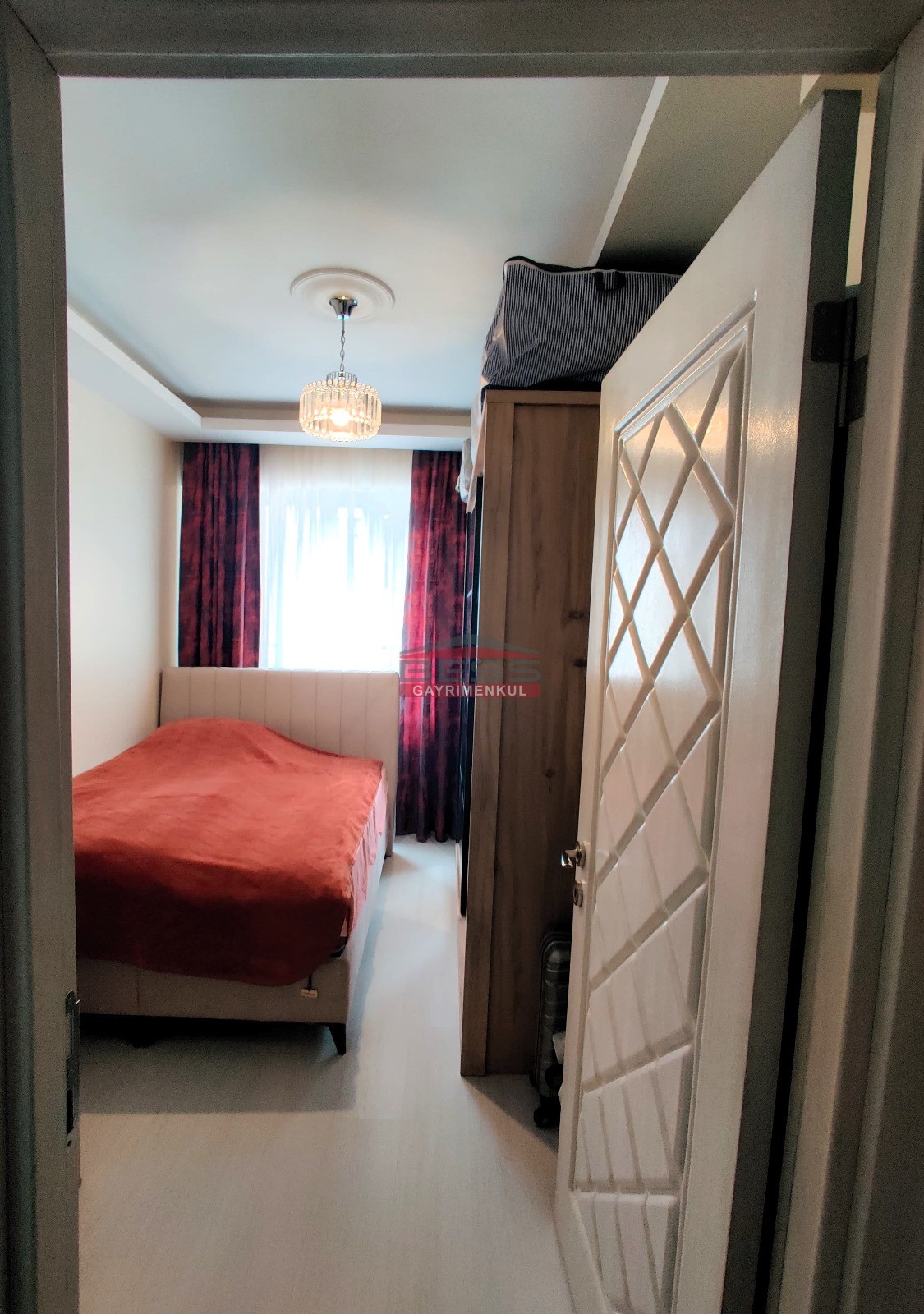 Bess | BESS'DEN ÖMERAĞA MAH.CADDE ÜZERİ  SATILIK 1+1 REZİDANS
