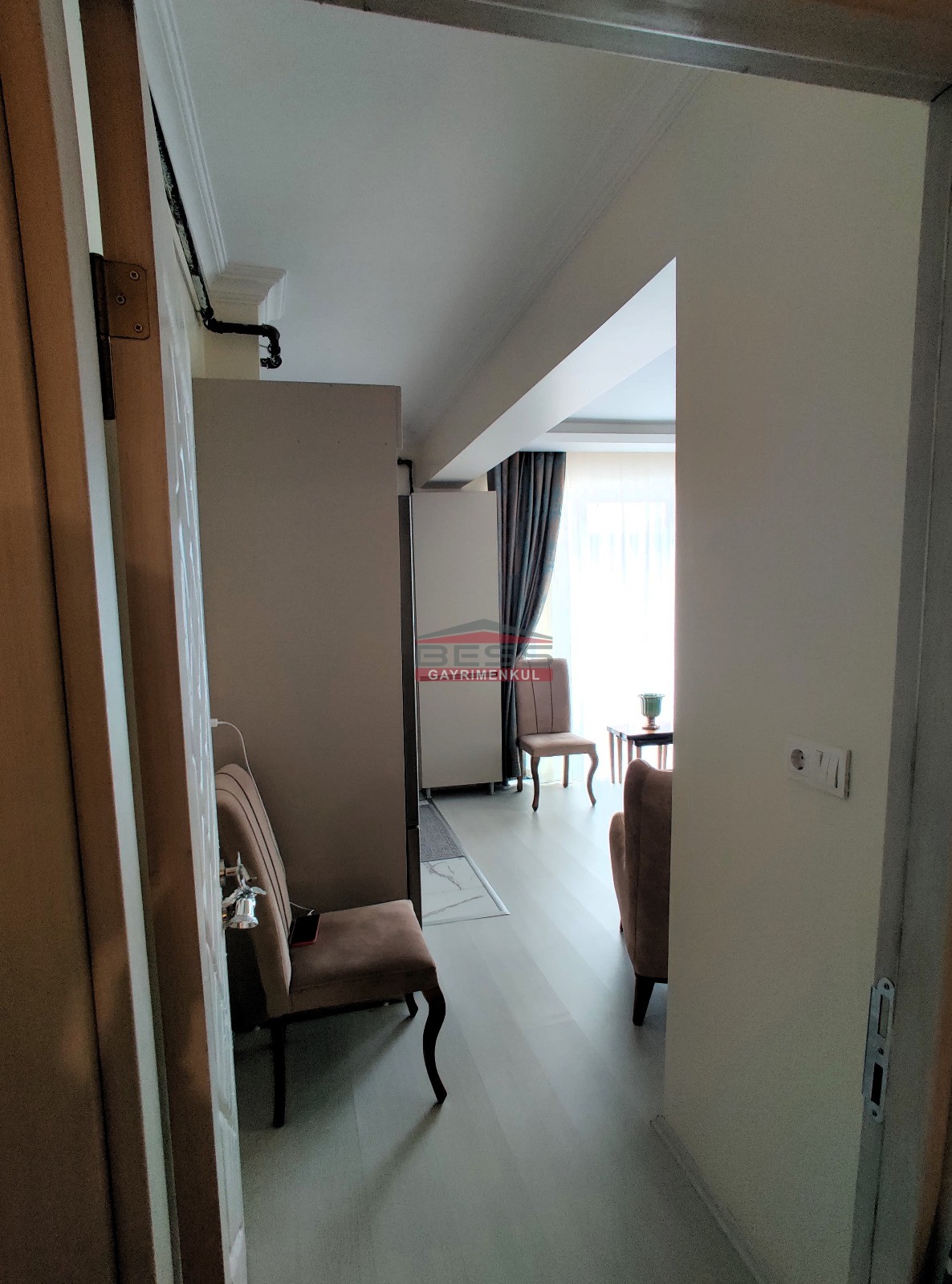 Bess | BESS'DEN ÖMERAĞA MAH.CADDE ÜZERİ  SATILIK 1+1 REZİDANS
