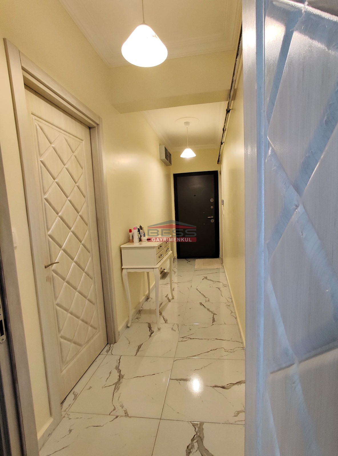 Bess | BESS'DEN ÖMERAĞA MAH.CADDE ÜZERİ  SATILIK 1+1 REZİDANS