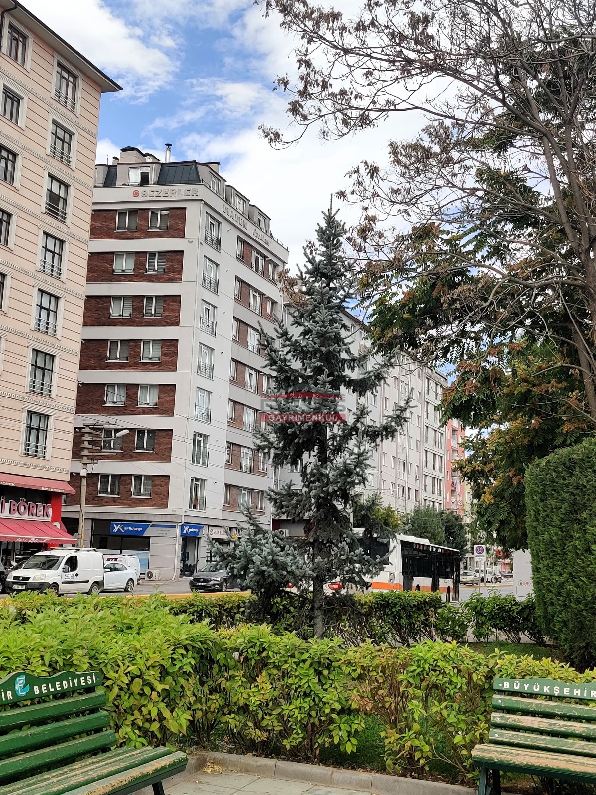 Bess | BESS'DEN ÖMERAĞA MAH.CADDE ÜZERİ  SATILIK 1+1 REZİDANS