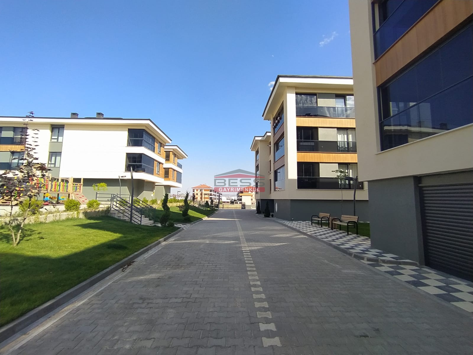 Bess | BESS'DEN AŞAĞISÖĞÜTÖNÜ SİTE İÇİNDE ÖZEL TASARIM 3+1 LÜKS DAİRE !
