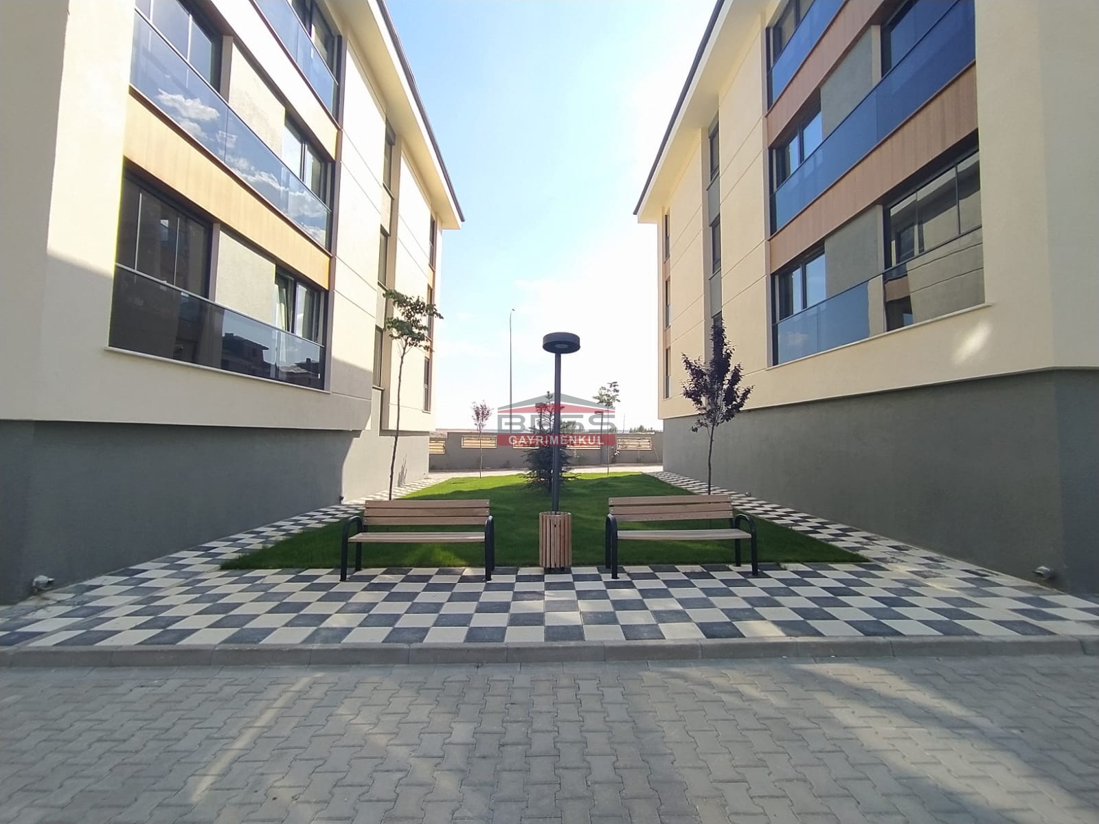 Bess | BESS'DEN AŞAĞISÖĞÜTÖNÜ SİTE İÇİNDE ÖZEL TASARIM 3+1 LÜKS DAİRE !