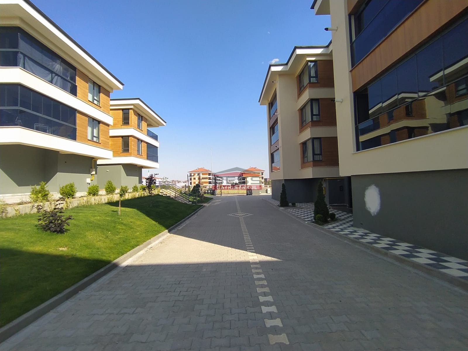 Bess | BESS'DEN AŞAĞISÖĞÜTÖNÜ SİTE İÇİNDE ÖZEL TASARIM 3+1 LÜKS DAİRE !