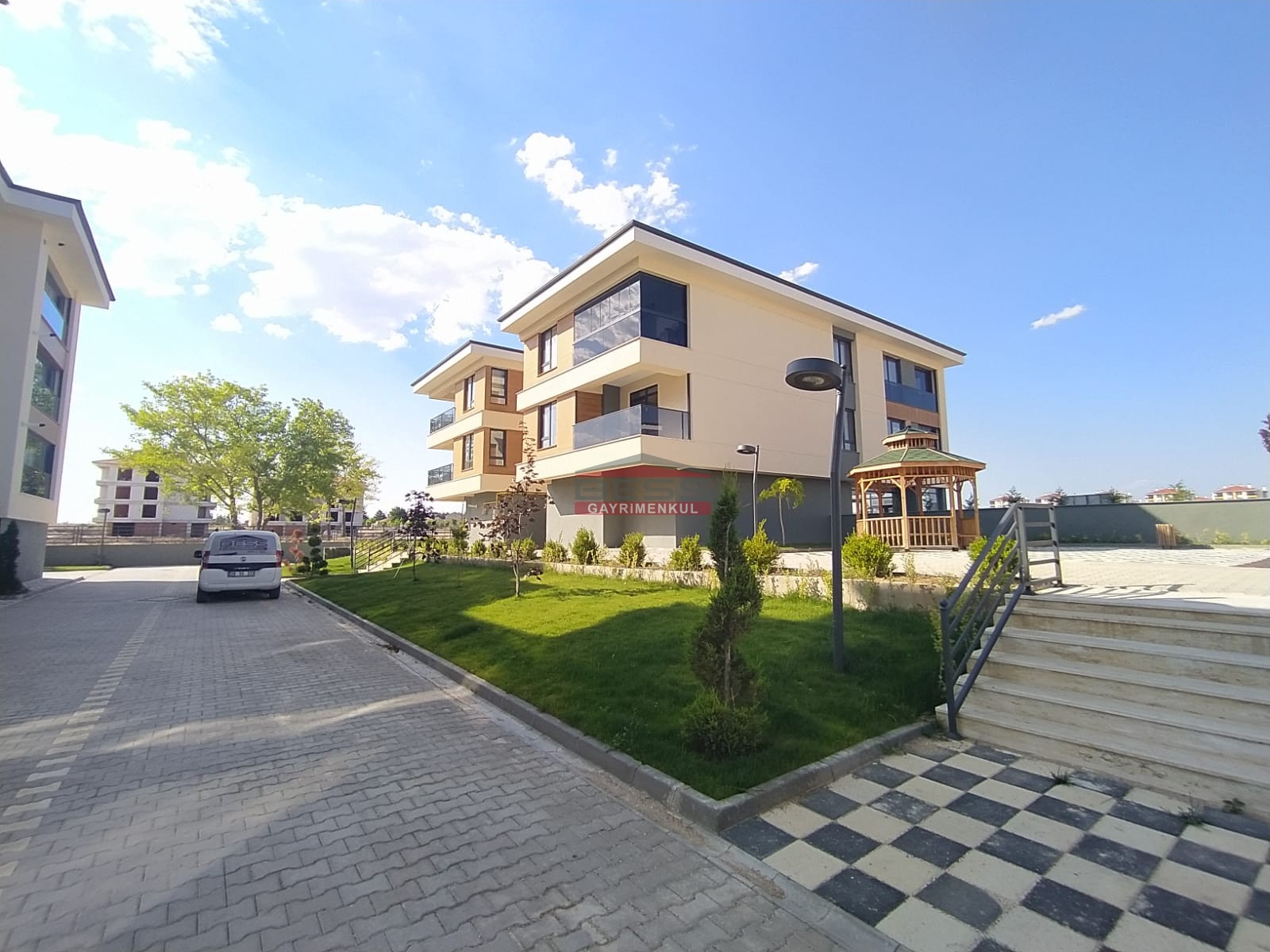 Bess | BESS'DEN AŞAĞISÖĞÜTÖNÜ SİTE İÇİNDE ÖZEL TASARIM 3+1 LÜKS DAİRE !
