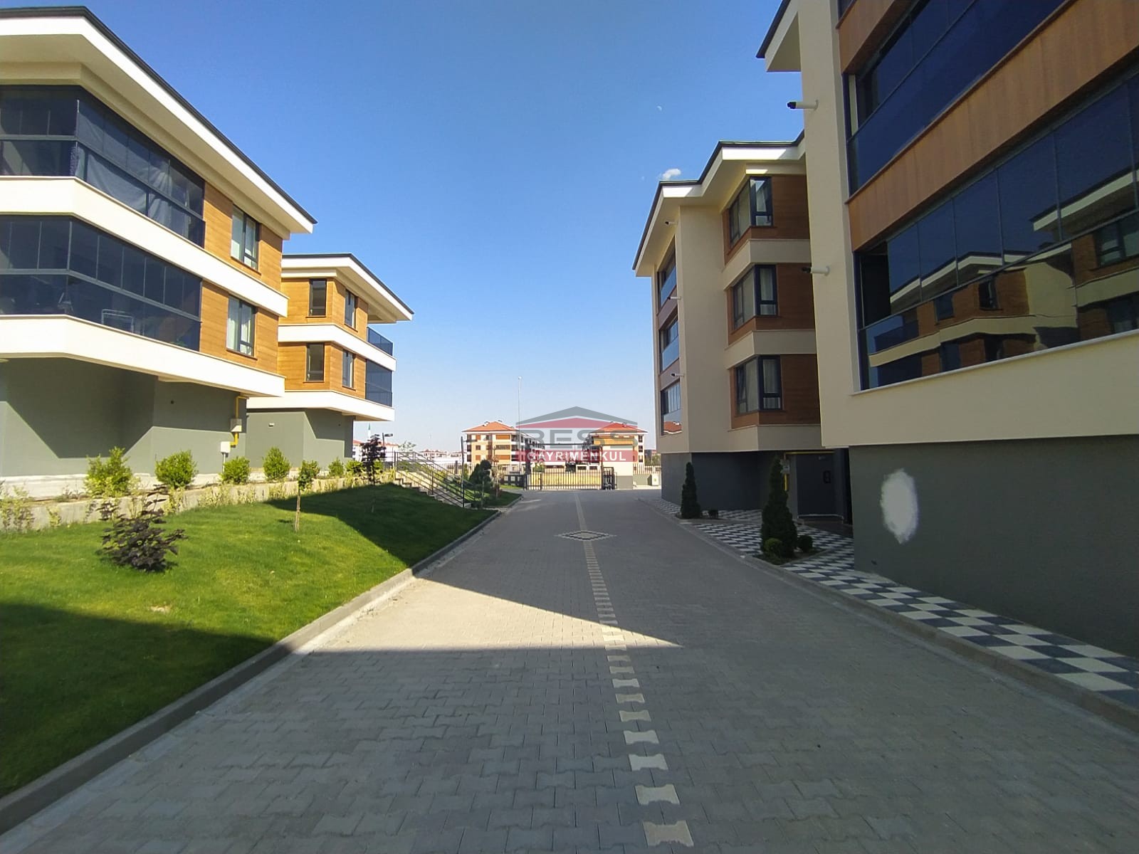 Bess | BESS'DEN AŞAĞISÖĞÜTÖNÜ SİTE İÇİNDE ÖZEL TASARIM 3+1 LÜKS DAİRE !