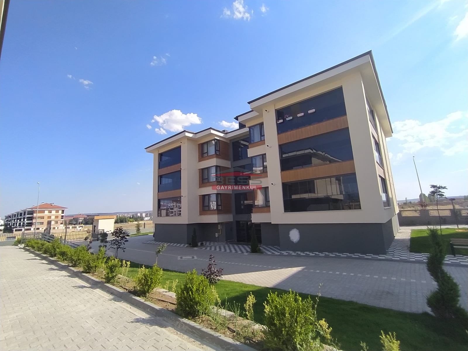Bess | BESS'DEN AŞAĞISÖĞÜTÖNÜ SİTE İÇİNDE ÖZEL TASARIM 3+1 LÜKS DAİRE !