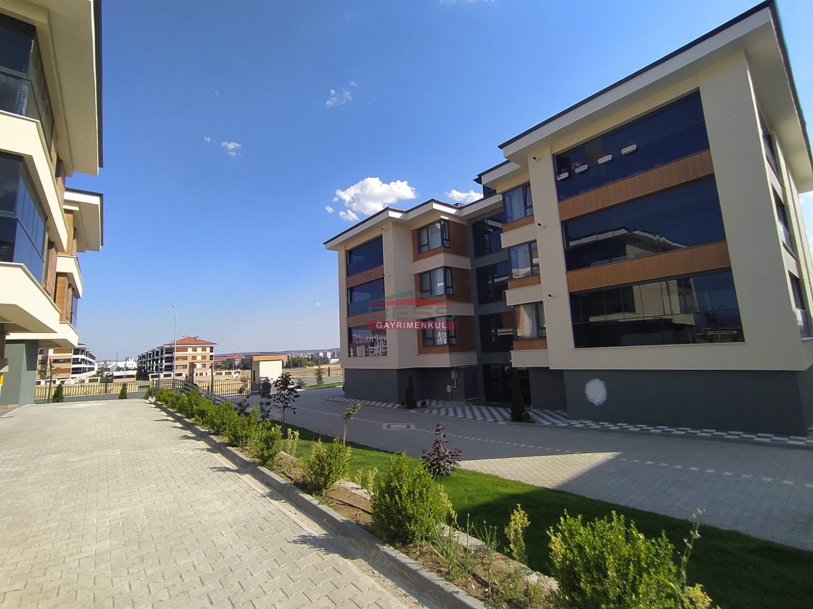 Bess | BESS'DEN AŞAĞISÖĞÜTÖNÜ SİTE İÇİNDE ÖZEL TASARIM 3+1 LÜKS DAİRE !
