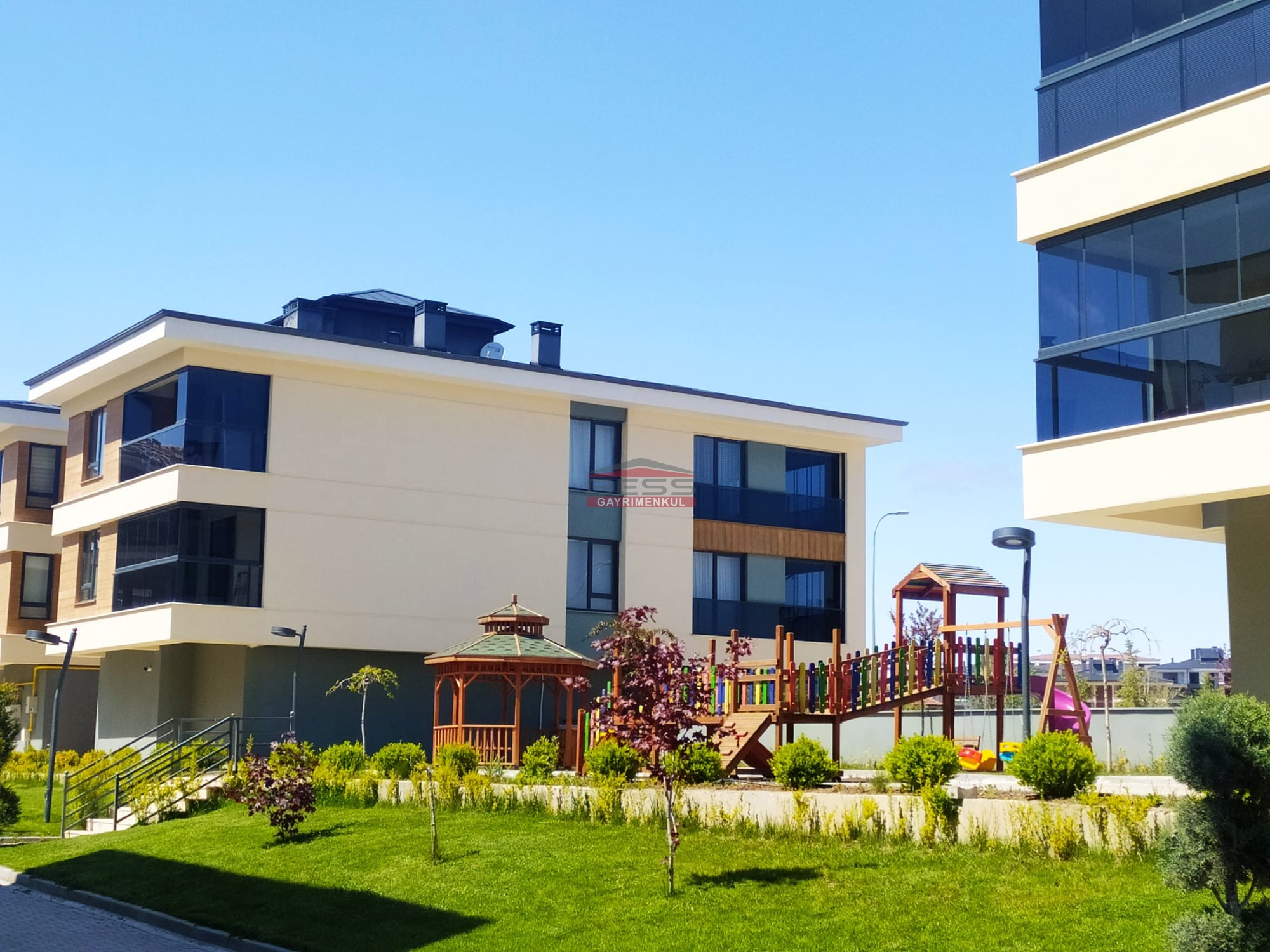 Bess | BESS'DEN AŞAĞISÖĞÜTÖNÜ SİTE İÇİNDE ÖZEL TASARIM 3+1 LÜKS DAİRE !