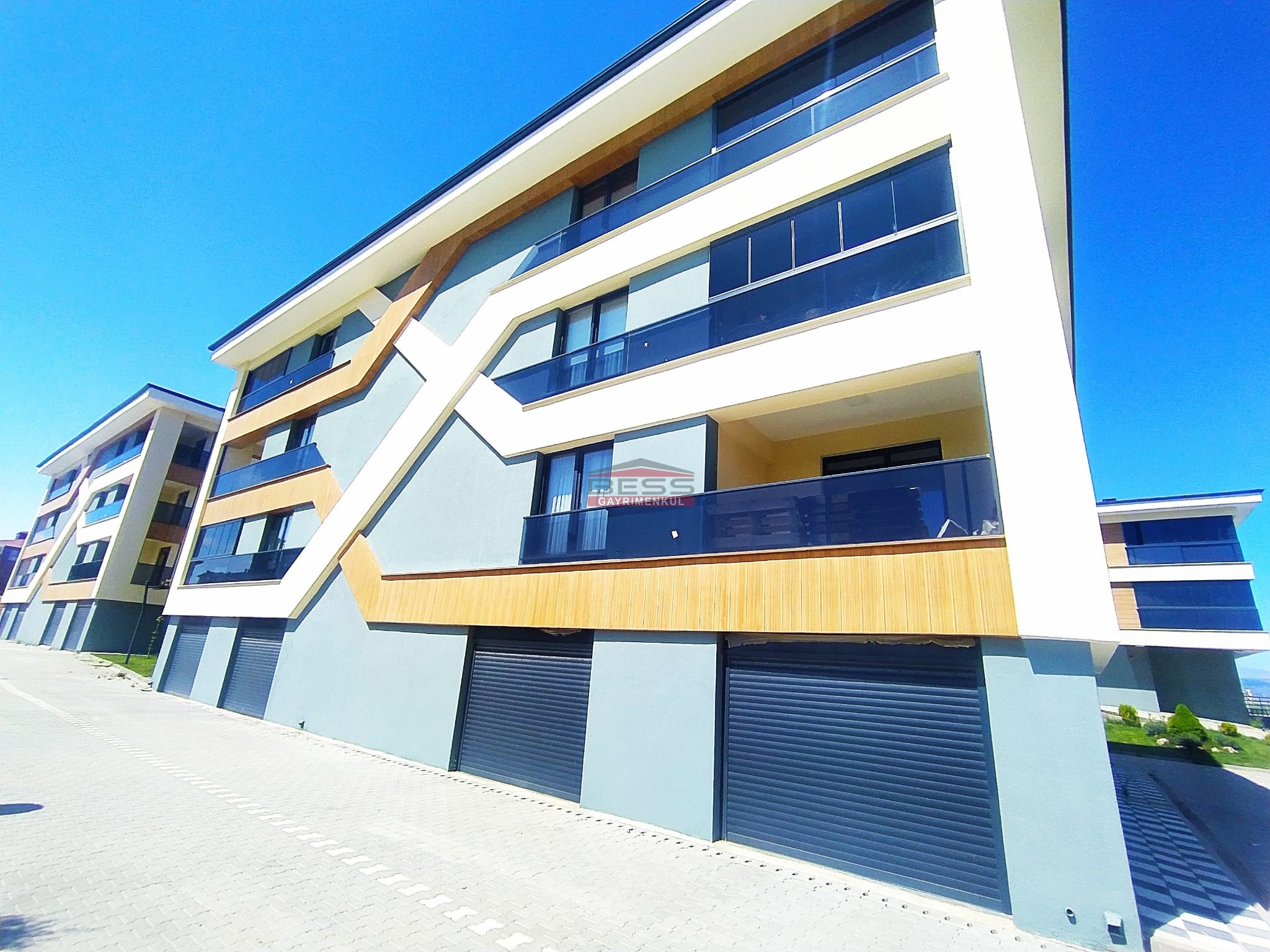 Bess | BESS'DEN AŞAĞISÖĞÜTÖNÜ SİTE İÇİNDE ÖZEL TASARIM 3+1 LÜKS DAİRE !