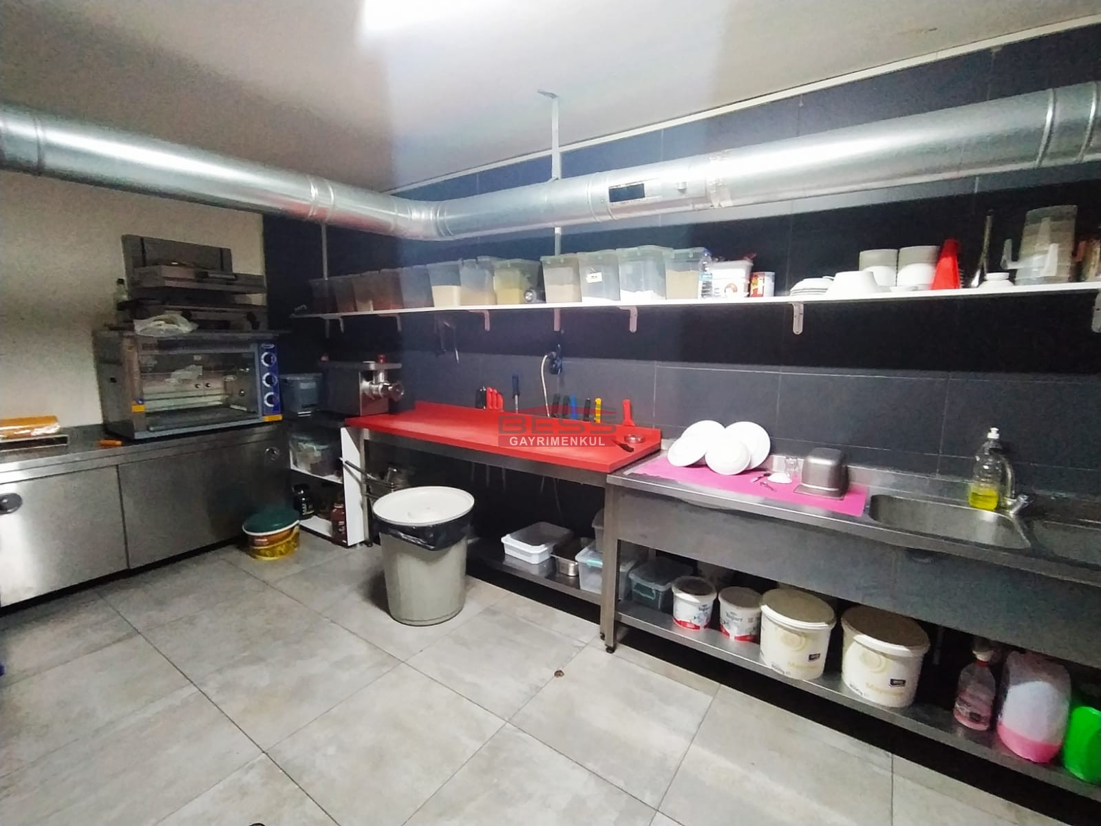 Bess | BESS'DEN DOKTORLAR CAD. BARLAR SOK. KÖŞE BAŞI SATILIK İŞ YERİ