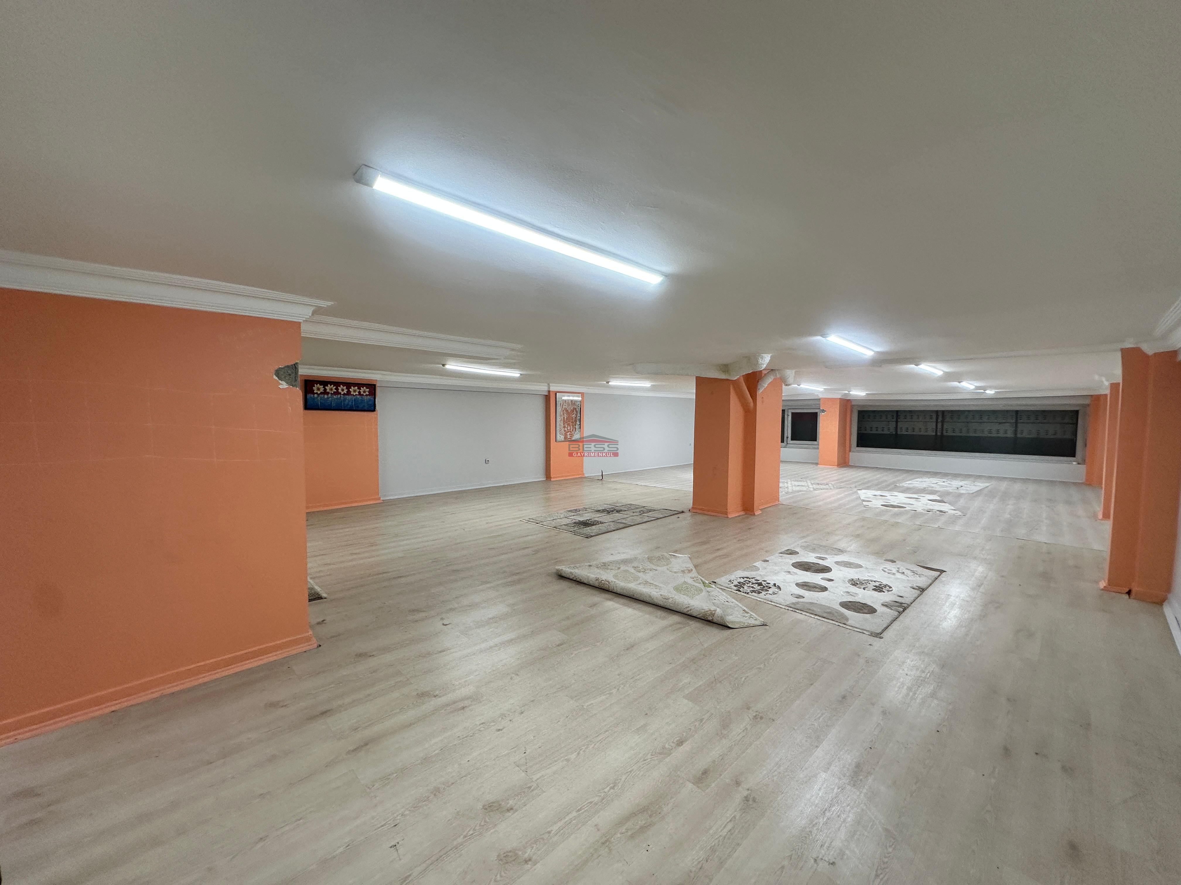 Bess | BESS'DEN YUNUS EMRE CADDESİ ÜZERİ 330M2 SATILIK İŞ YERİ