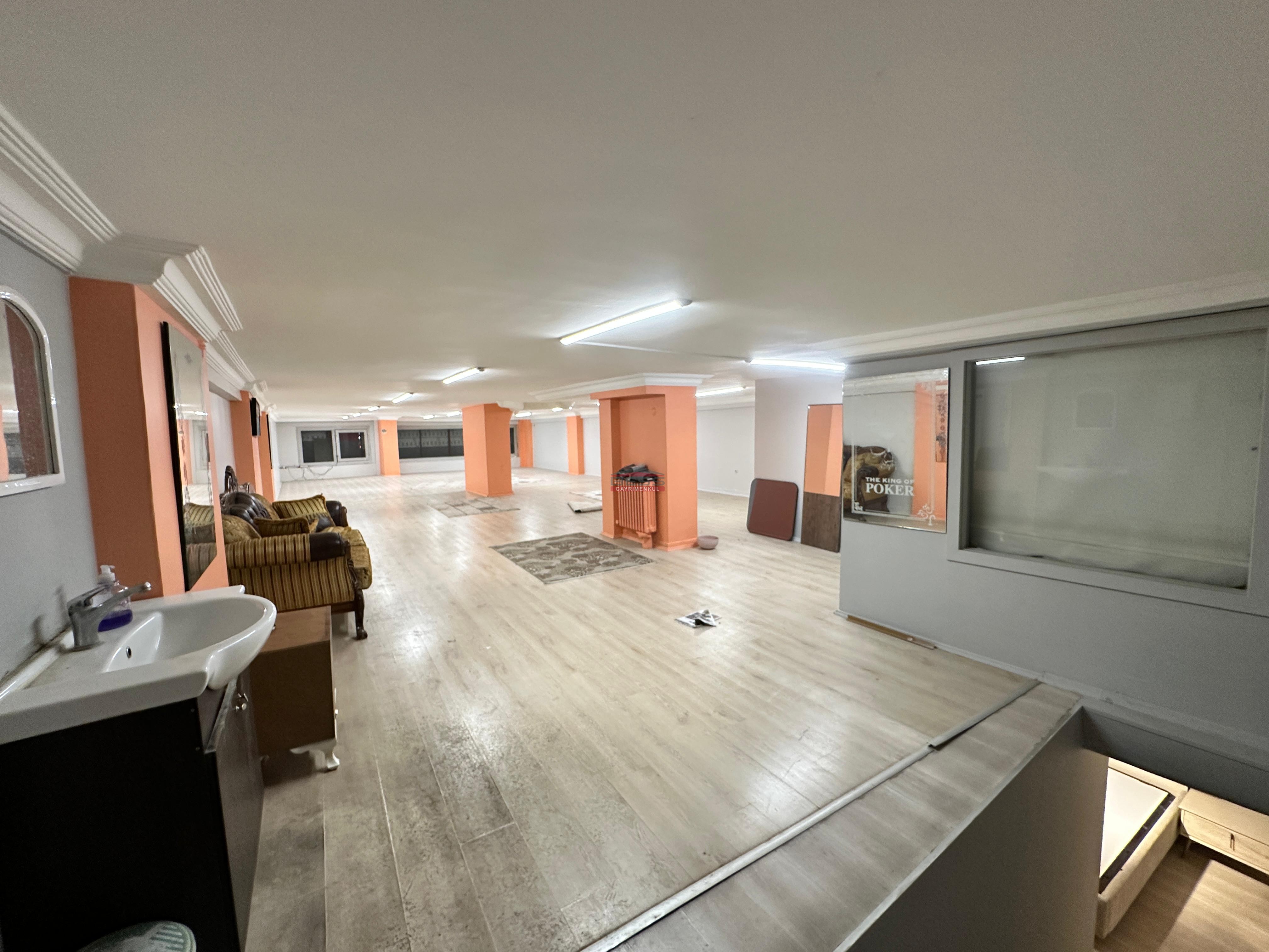 Bess | BESS'DEN YUNUS EMRE CADDESİ ÜZERİ 330M2 SATILIK İŞ YERİ