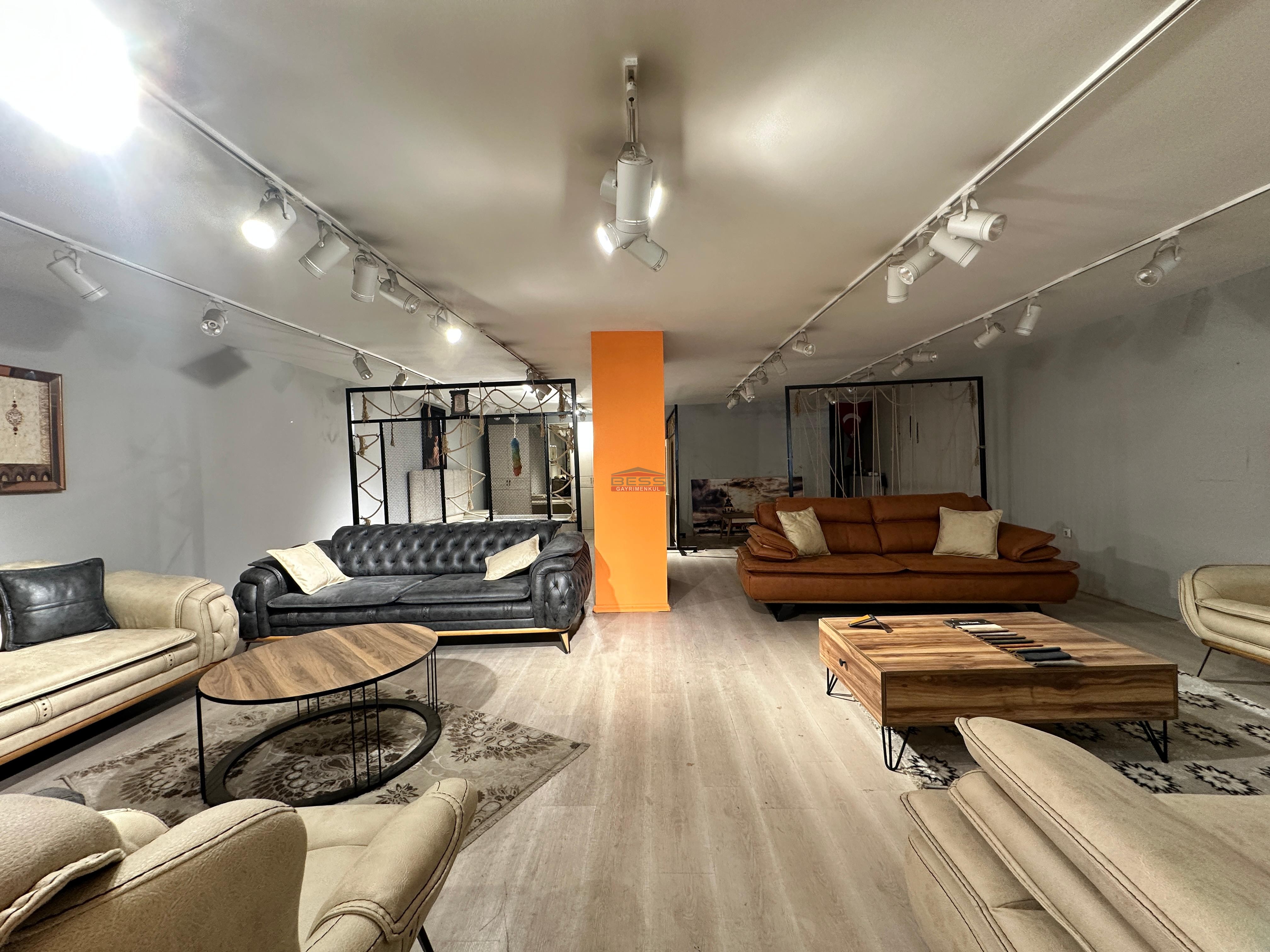 Bess | BESS'DEN YUNUS EMRE CADDESİ ÜZERİ 330M2 SATILIK İŞ YERİ