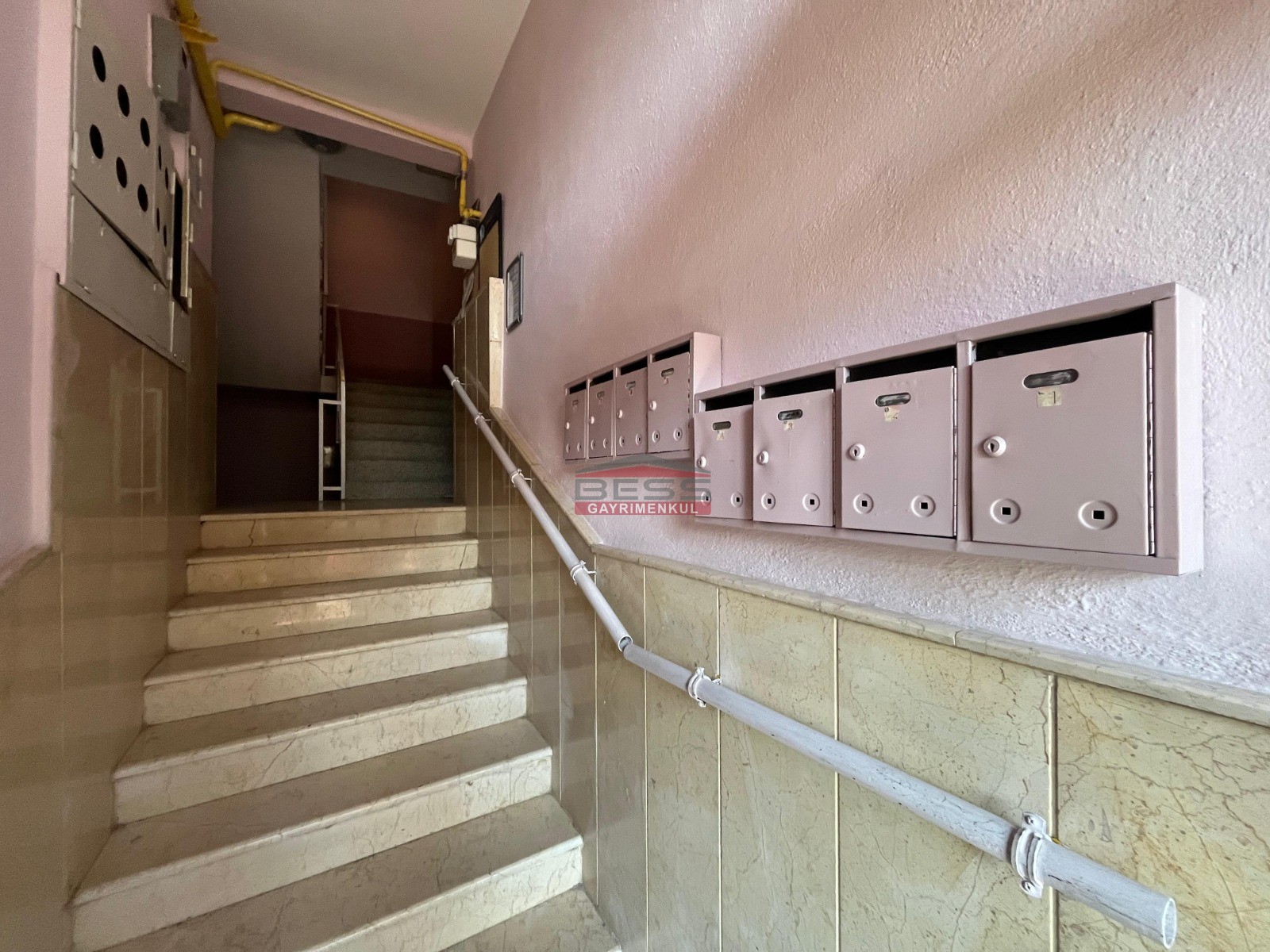 Bess | BESS'DEN VİŞNELİK MAHALLESİ'NDE BULVAR YAKINI KİRALIK 3+1 DAİRE