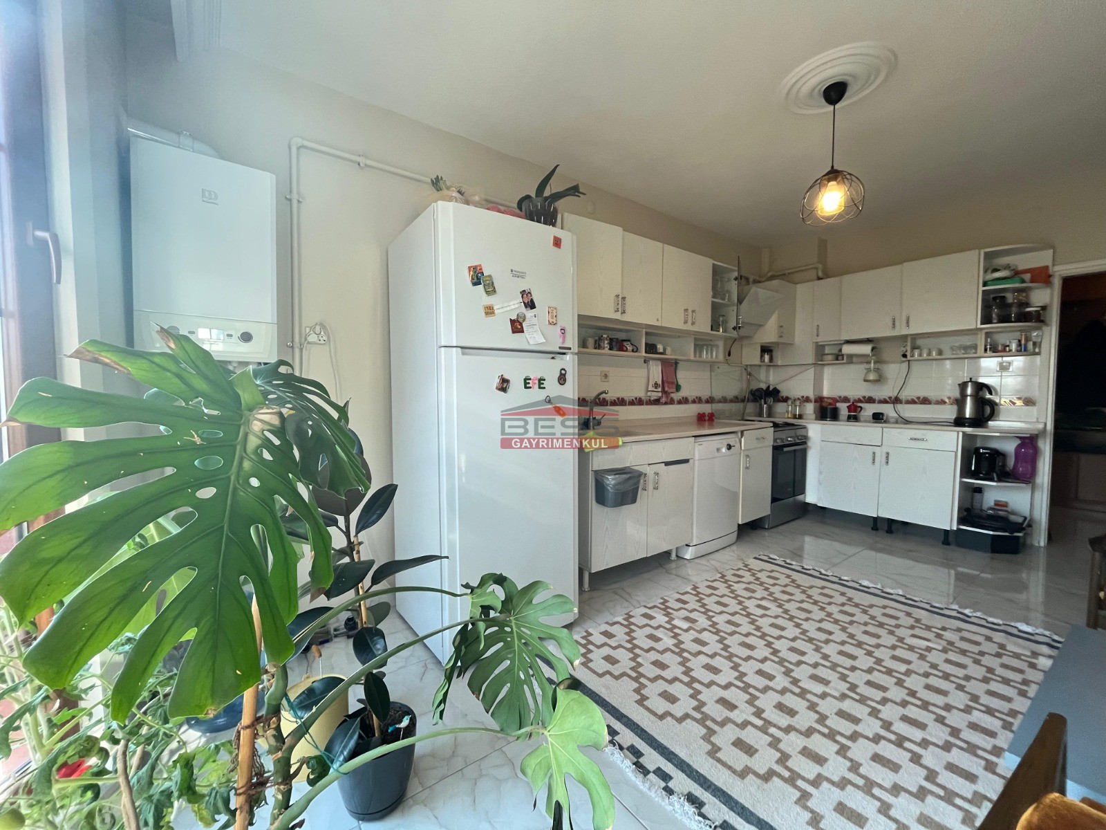 Bess | BESS'DEN VİŞNELİK MAHALLESİ'NDE BULVAR YAKINI KİRALIK 3+1 DAİRE