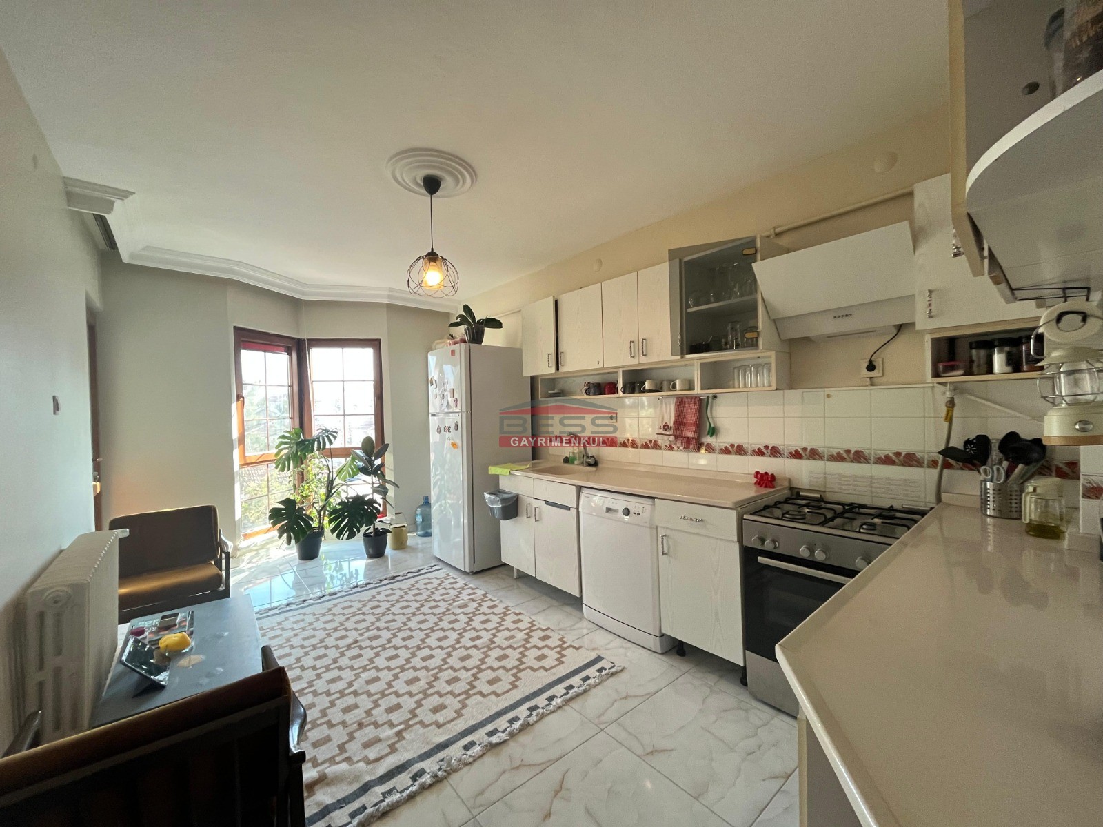 Bess | BESS'DEN VİŞNELİK MAHALLESİ'NDE BULVAR YAKINI KİRALIK 3+1 DAİRE
