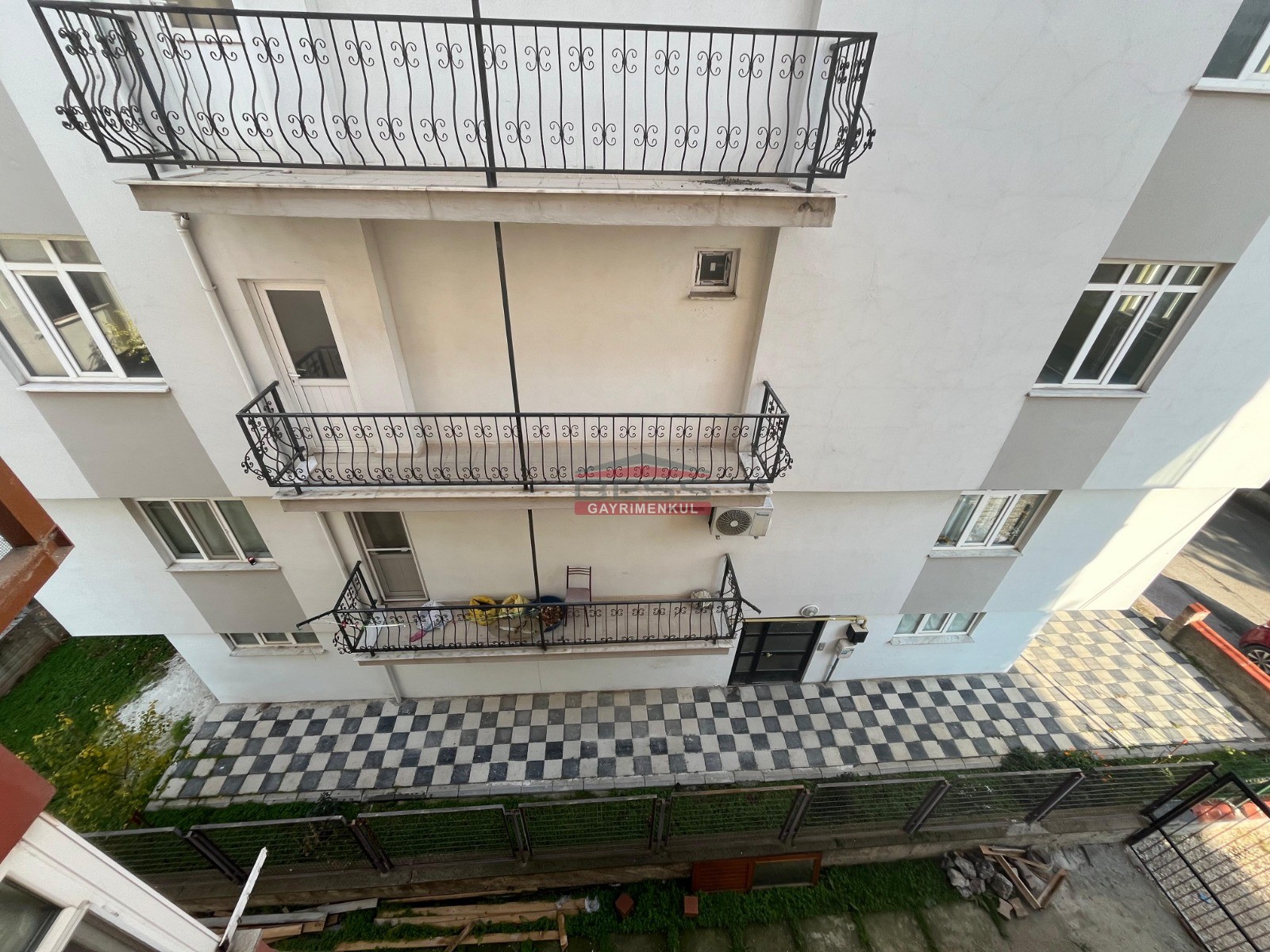 Bess | BESS'DEN VİŞNELİK MAHALLESİ'NDE BULVAR YAKINI KİRALIK 3+1 DAİRE