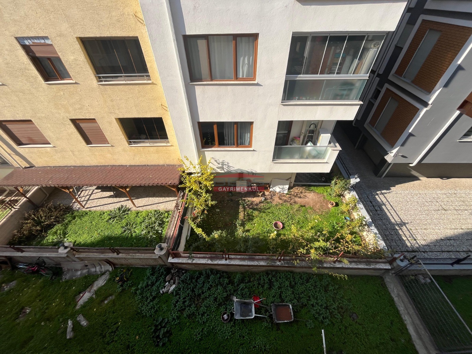 Bess | BESS'DEN VİŞNELİK MAHALLESİ'NDE BULVAR YAKINI KİRALIK 3+1 DAİRE