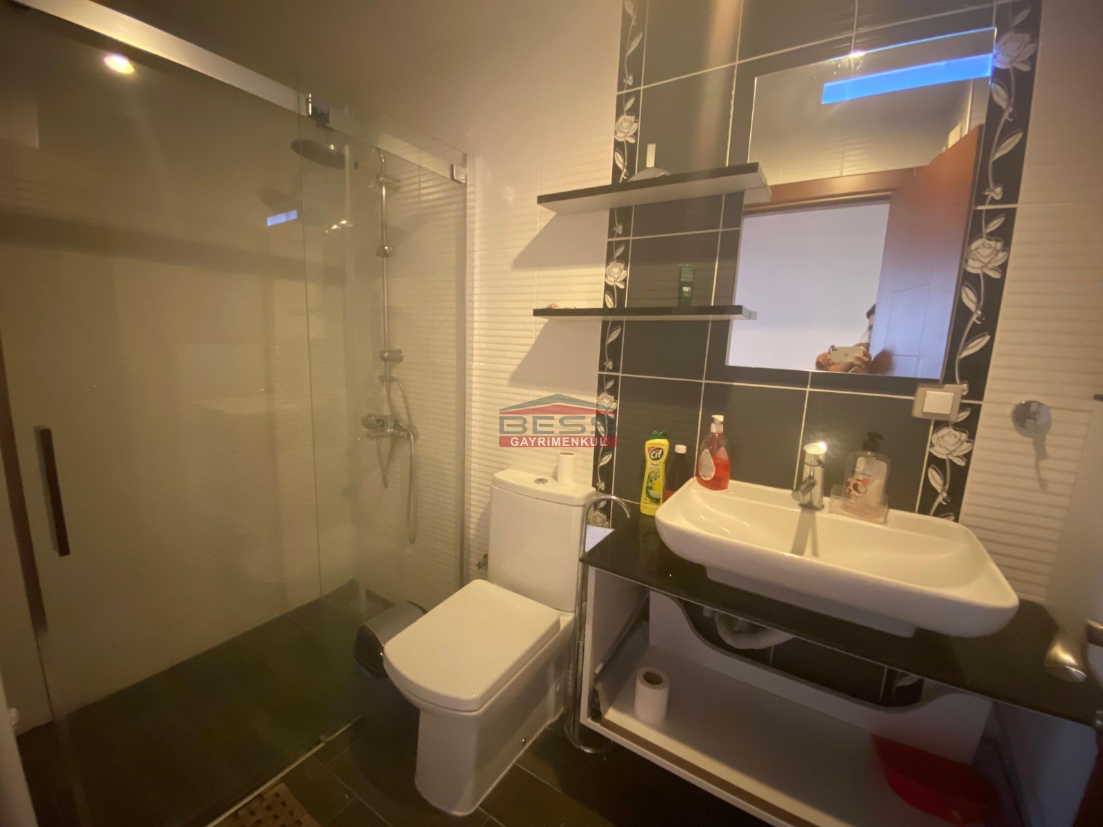 Bess | BESS'DEN BÜYÜKDERE MH. ATATÜRK BULVARI CEPHELİ SATILIK 2+1 DAİRE