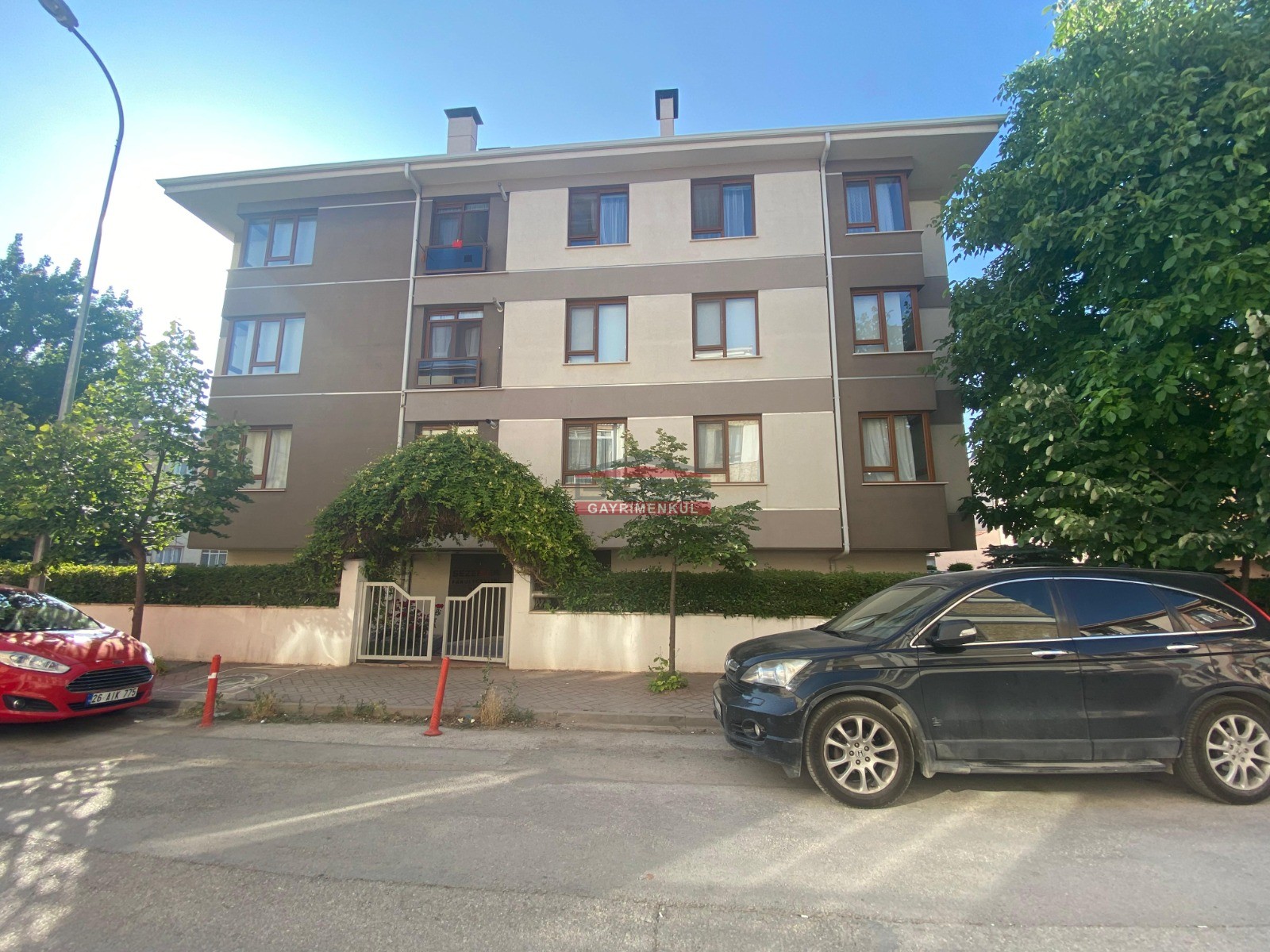 Bess | BESS'DEN BÜYÜKDERE MH. ATATÜRK BULVARI CEPHELİ SATILIK 2+1 DAİRE