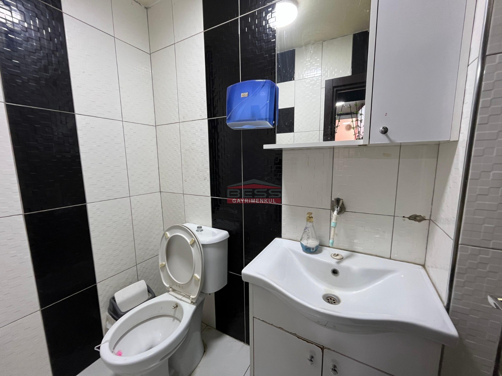 Bess | BESS'DEN CENGİZ TOPEL CADDESİ ÜZERİ DEVREN KİRALIK İŞ YERİ