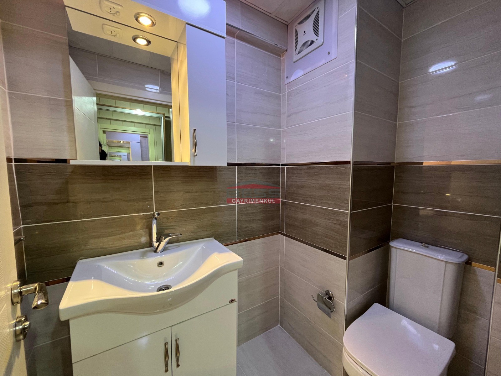 Bess | BESS'DEN AKARBAŞI MAH. ATATÜRK BULVARI ÜZERİ SATILIK 3+1 DAİRE