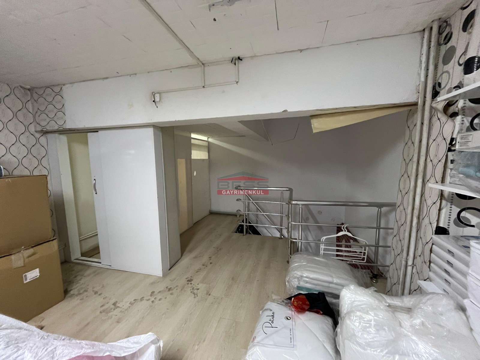 Bess | BESS'DEN HAMAMYOLU CADDESİ ÜZERİ DEVREN KİRALIK İŞ YERİ