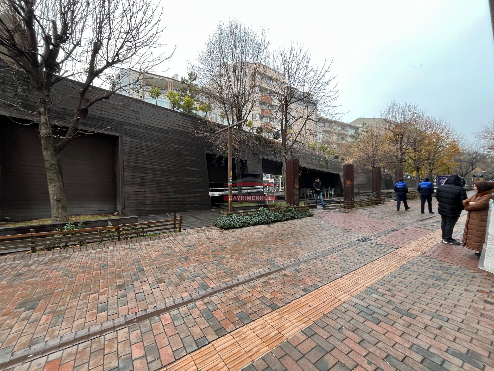 Bess | BESS'DEN HAMAMYOLU CADDESİ ÜZERİ DEVREN KİRALIK İŞ YERİ