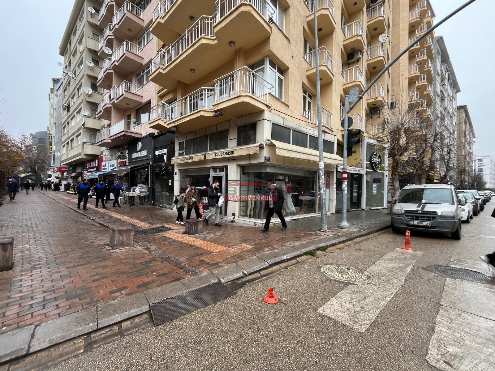 Bess | BESS'DEN HAMAMYOLU CADDESİ ÜZERİ DEVREN KİRALIK İŞ YERİ