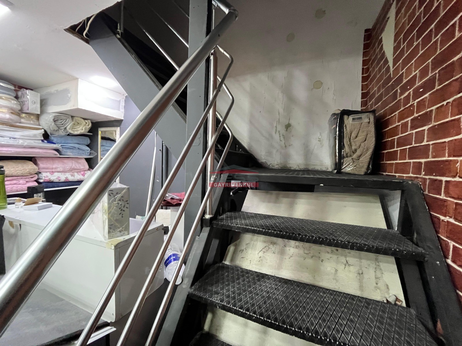 Bess | BESS'DEN HAMAMYOLU CADDESİ ÜZERİ DEVREN KİRALIK İŞ YERİ