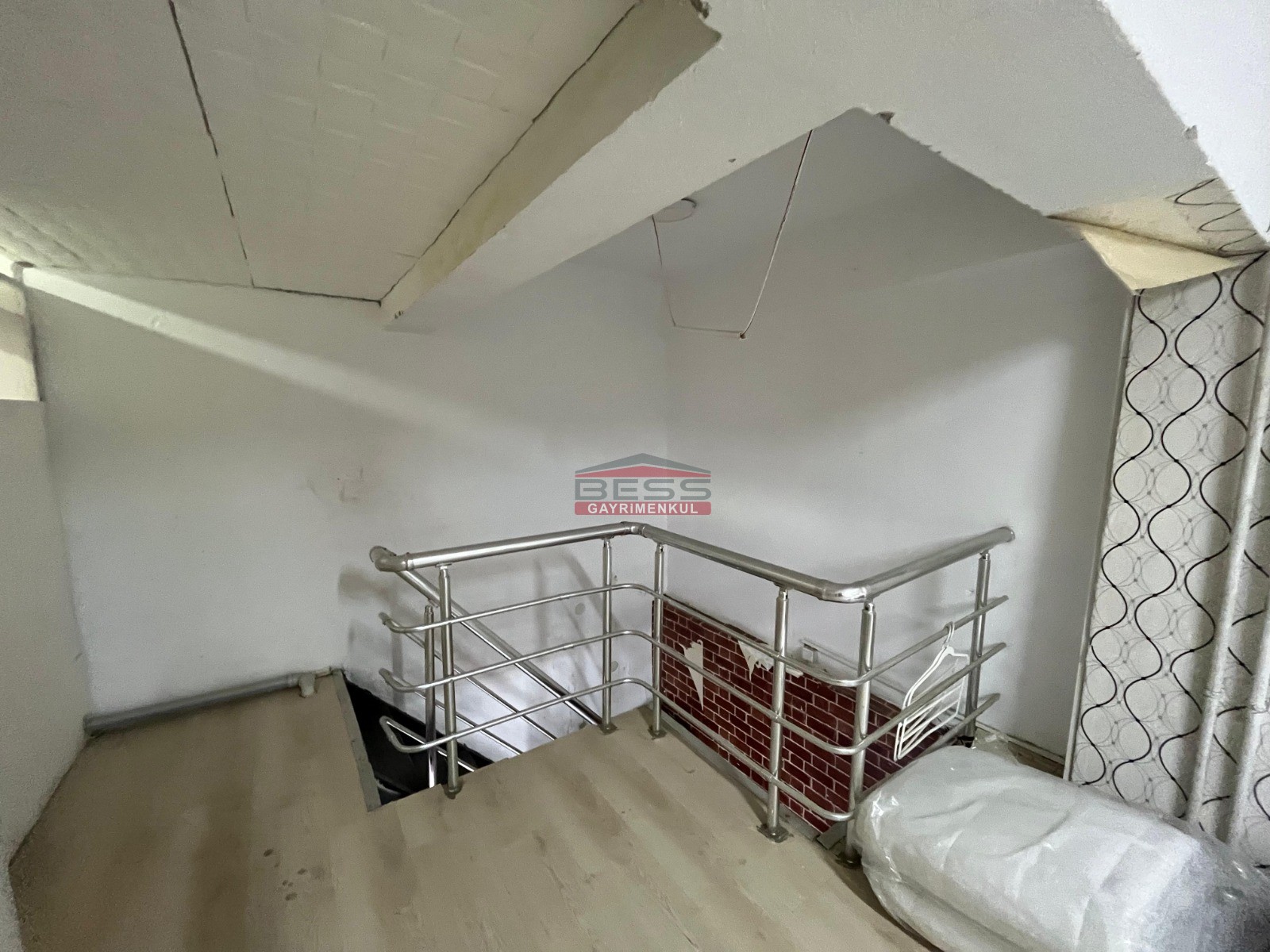 Bess | BESS'DEN HAMAMYOLU CADDESİ ÜZERİ DEVREN KİRALIK İŞ YERİ