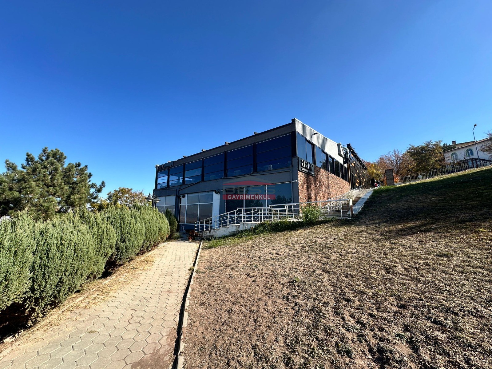 Bess | BESS'DEN PANORAMİK ŞEHİR MANZARALI SATILIK 1400M2 İŞ YERİ