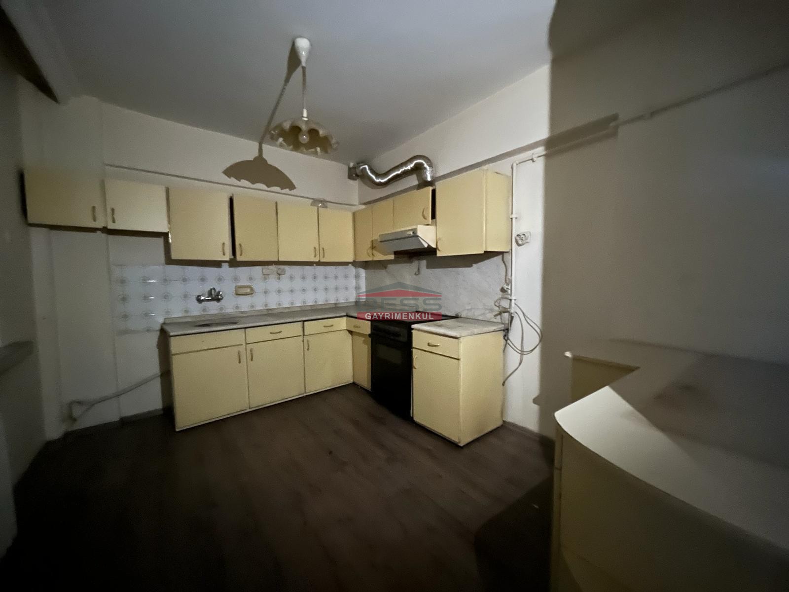 Bess | BESS'DEN ARİFİYE MH. SÜLEYMAN ÇAKIR CAD. ÜZERİ KİRALIK 4+1 DAİRE