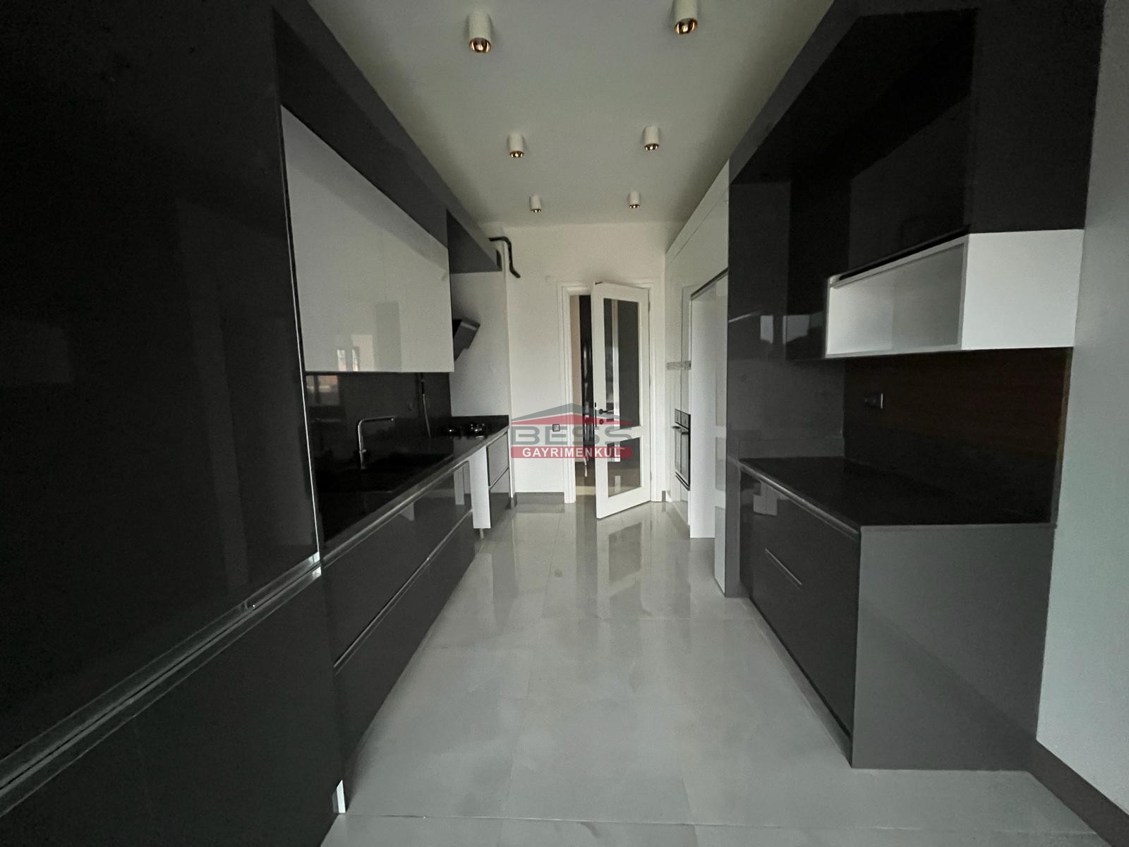 Bess | BESS'DEN VADİŞEHİR MAH.ESVADİ KONUTLARI'NDA SATILIK 3+1 DAİRE