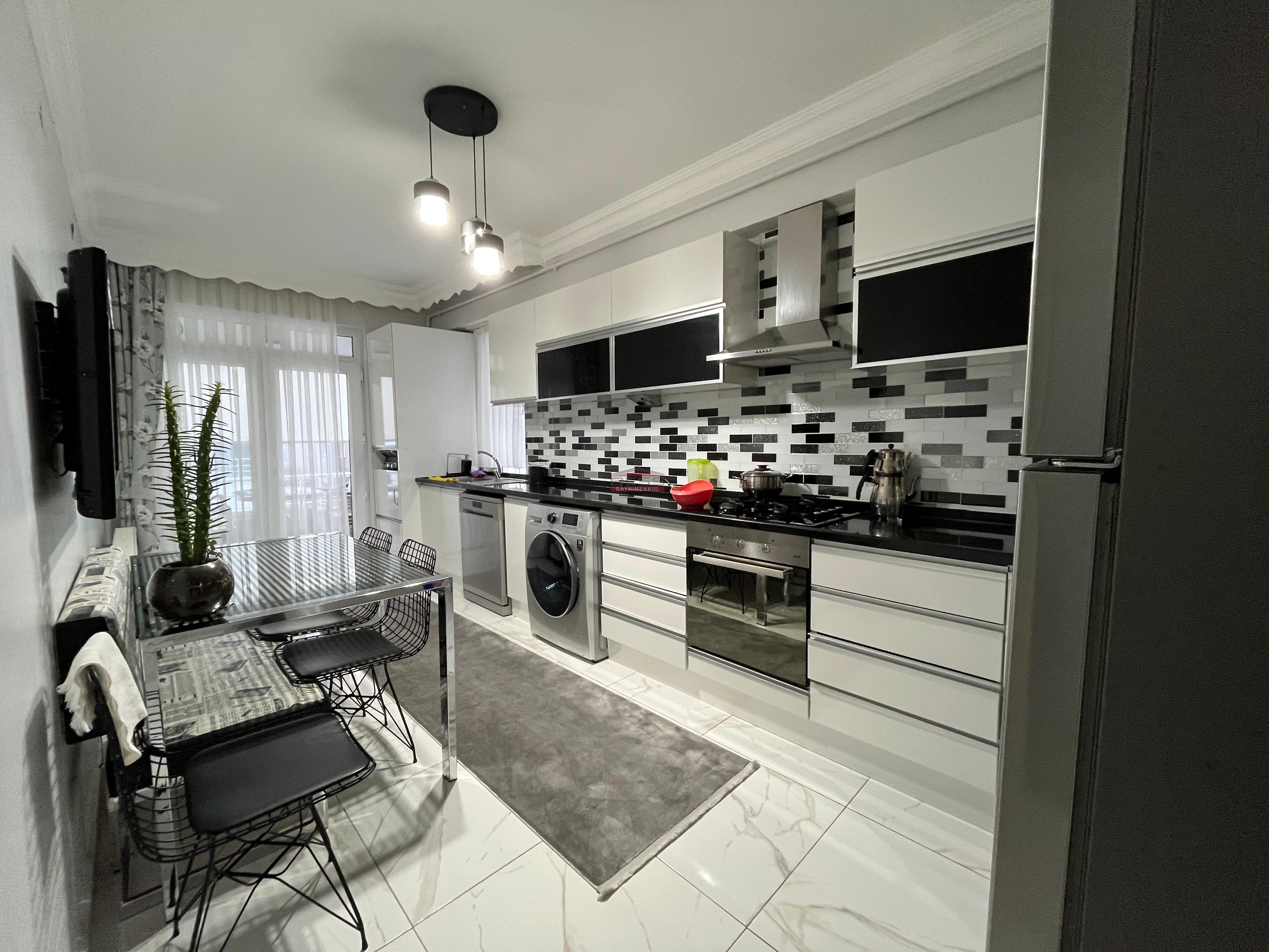 Bess | BESS'DEN ORHAN OĞUZ CD. YAKINI BAHÇELİEVLER'DE SATILIK 3+1 DAİRE