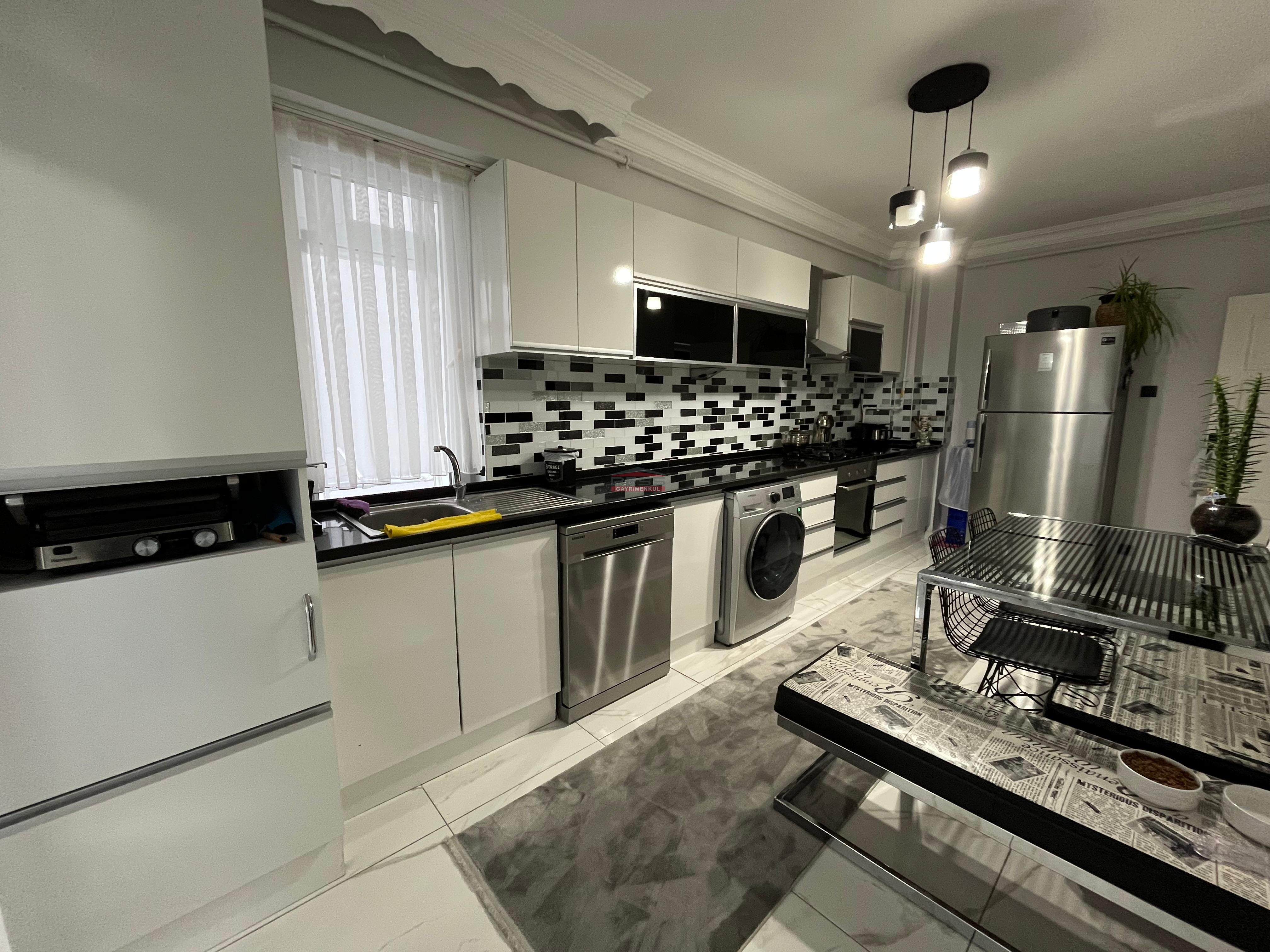 Bess | BESS'DEN ORHAN OĞUZ CD. YAKINI BAHÇELİEVLER'DE SATILIK 3+1 DAİRE