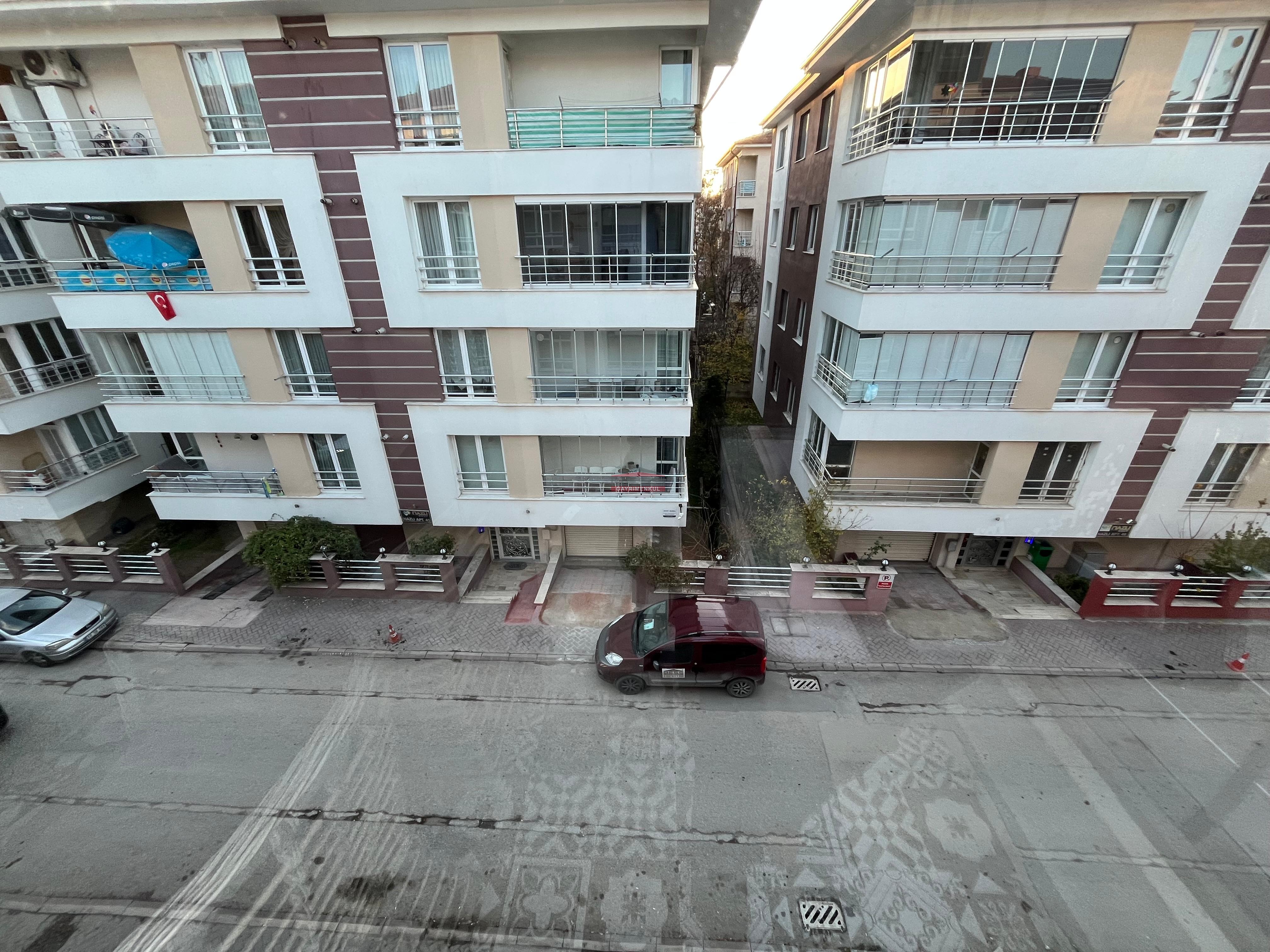 Bess | BESS'DEN ORHAN OĞUZ CD. YAKINI BAHÇELİEVLER'DE SATILIK 3+1 DAİRE