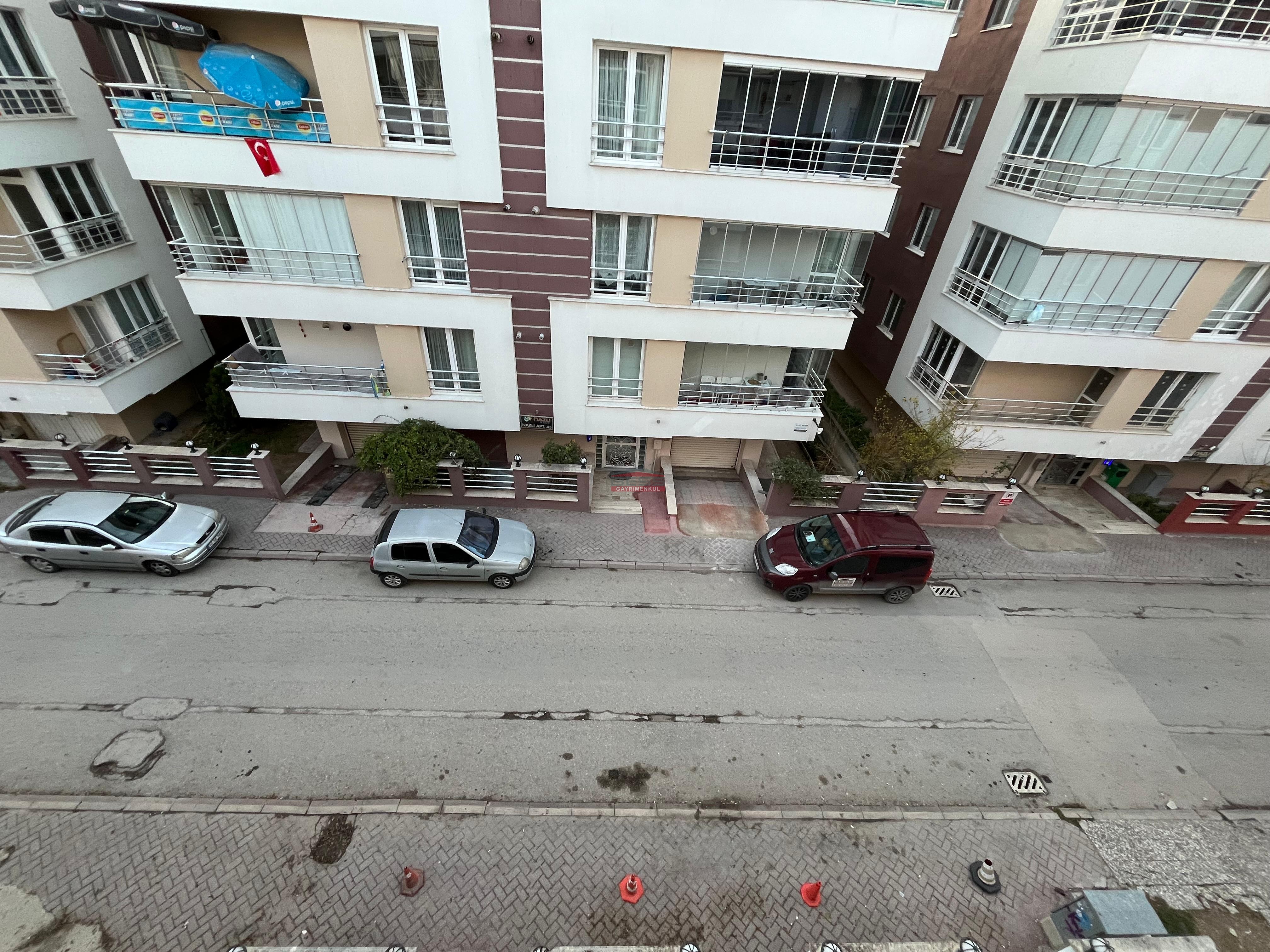 Bess | BESS'DEN ORHAN OĞUZ CD. YAKINI BAHÇELİEVLER'DE SATILIK 3+1 DAİRE