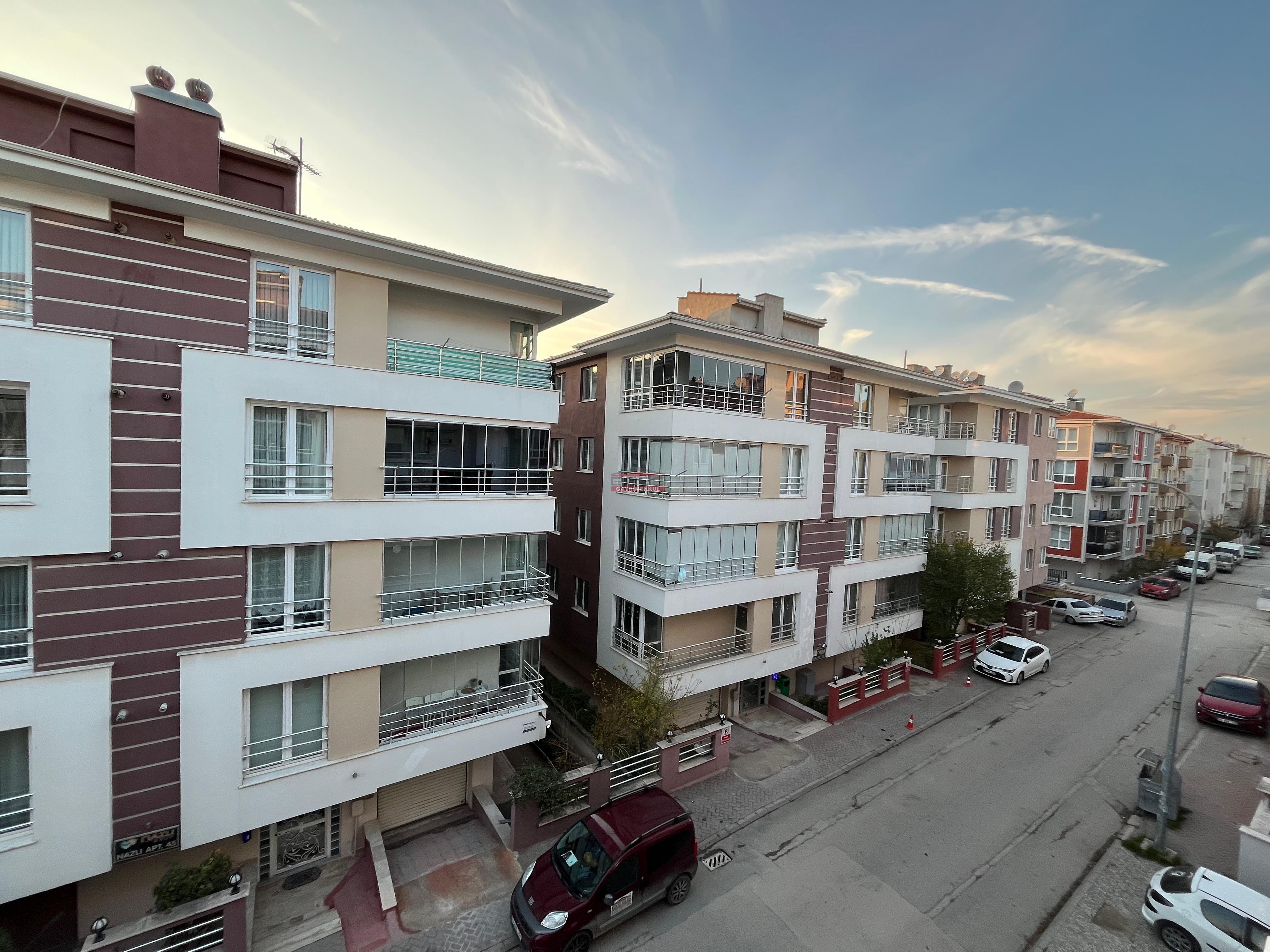 Bess | BESS'DEN ORHAN OĞUZ CD. YAKINI BAHÇELİEVLER'DE SATILIK 3+1 DAİRE