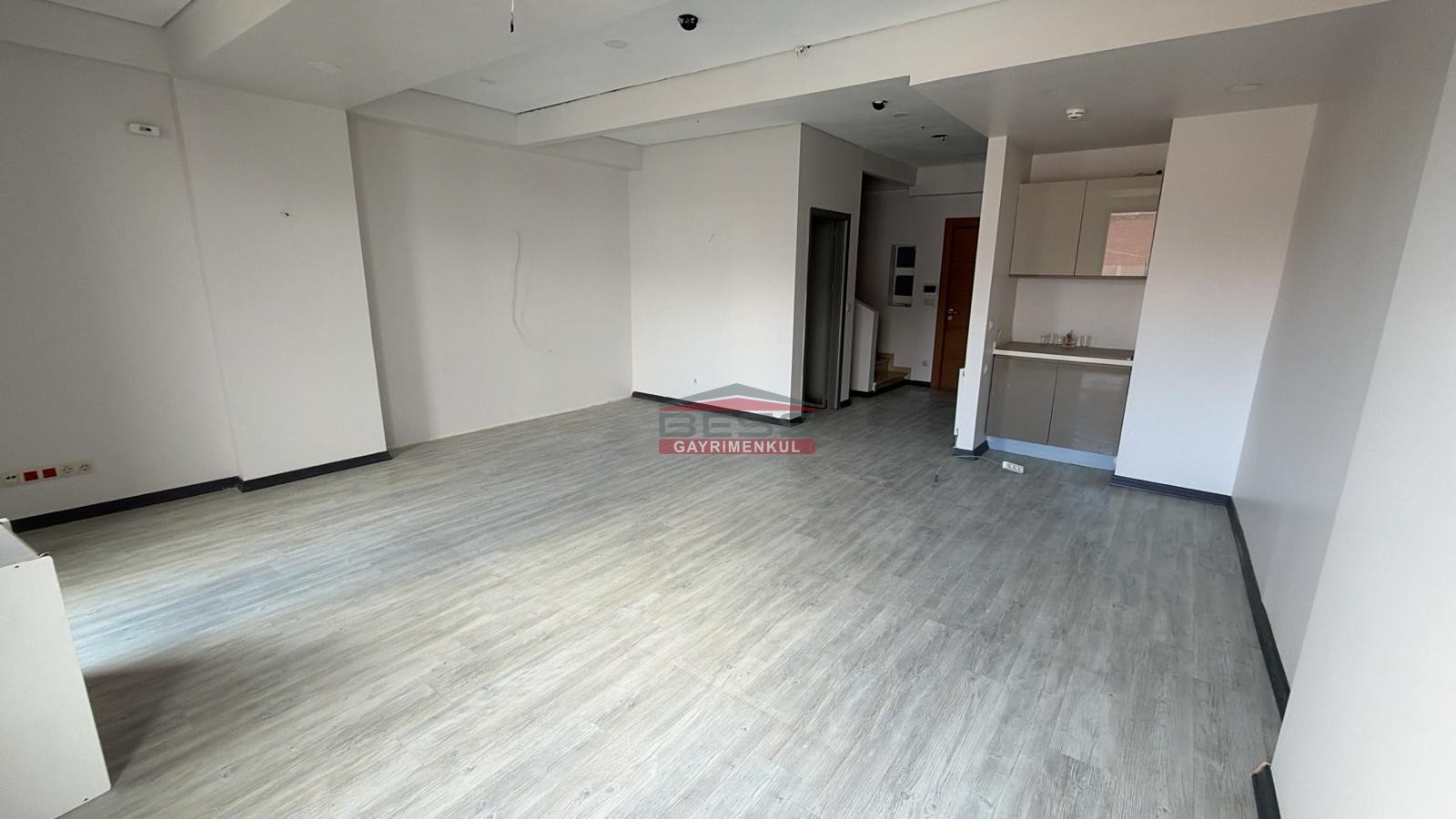 Bess | BESS'DEN KILIÇOĞLU PLAZA'DA KİRALIK 4+1 İŞYERİ (OFİS)