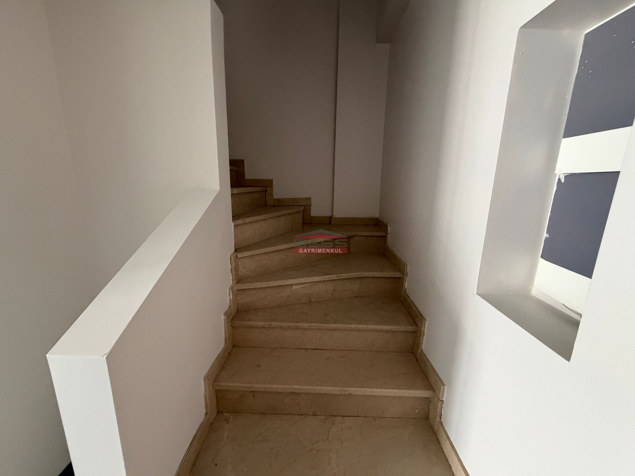 Bess | BESS'DEN KILIÇOĞLU PLAZA'DA KİRALIK 4+1 İŞYERİ (OFİS)